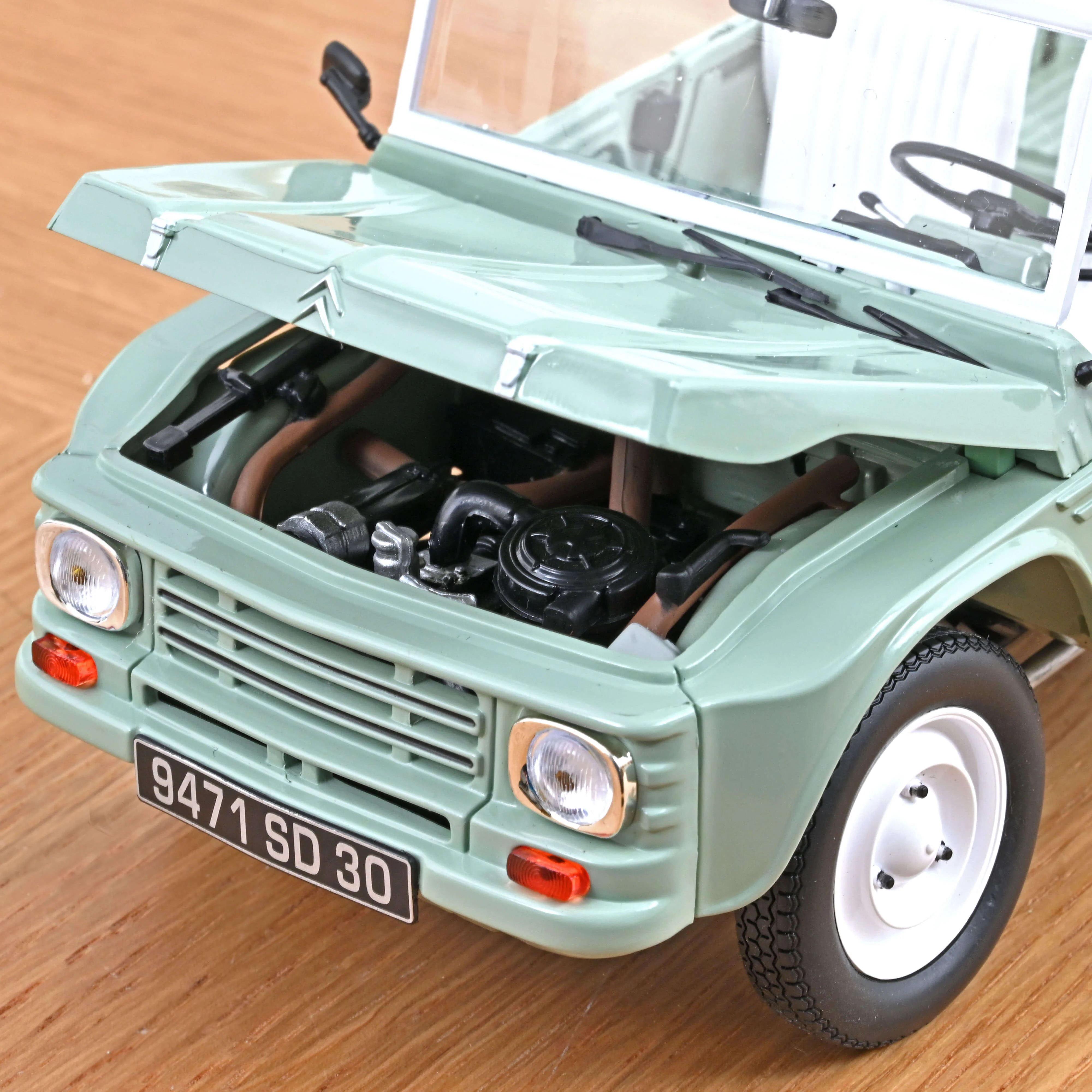 Citroën Méhari 1983 Kaki 1/18 - 300pcs