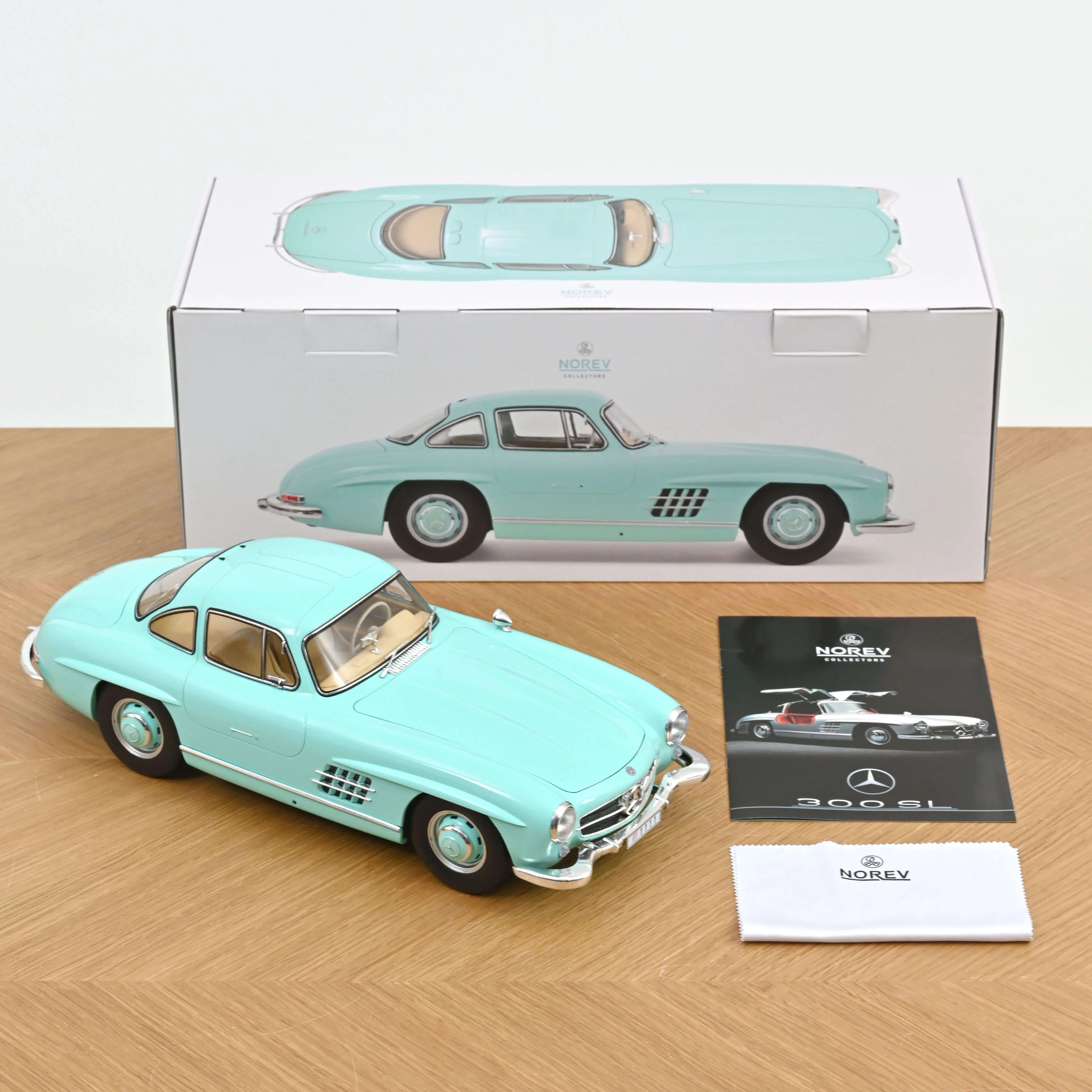 Mercedes-Benz 300 SL 1954 Bleu clair 1/12 - 200 pcs