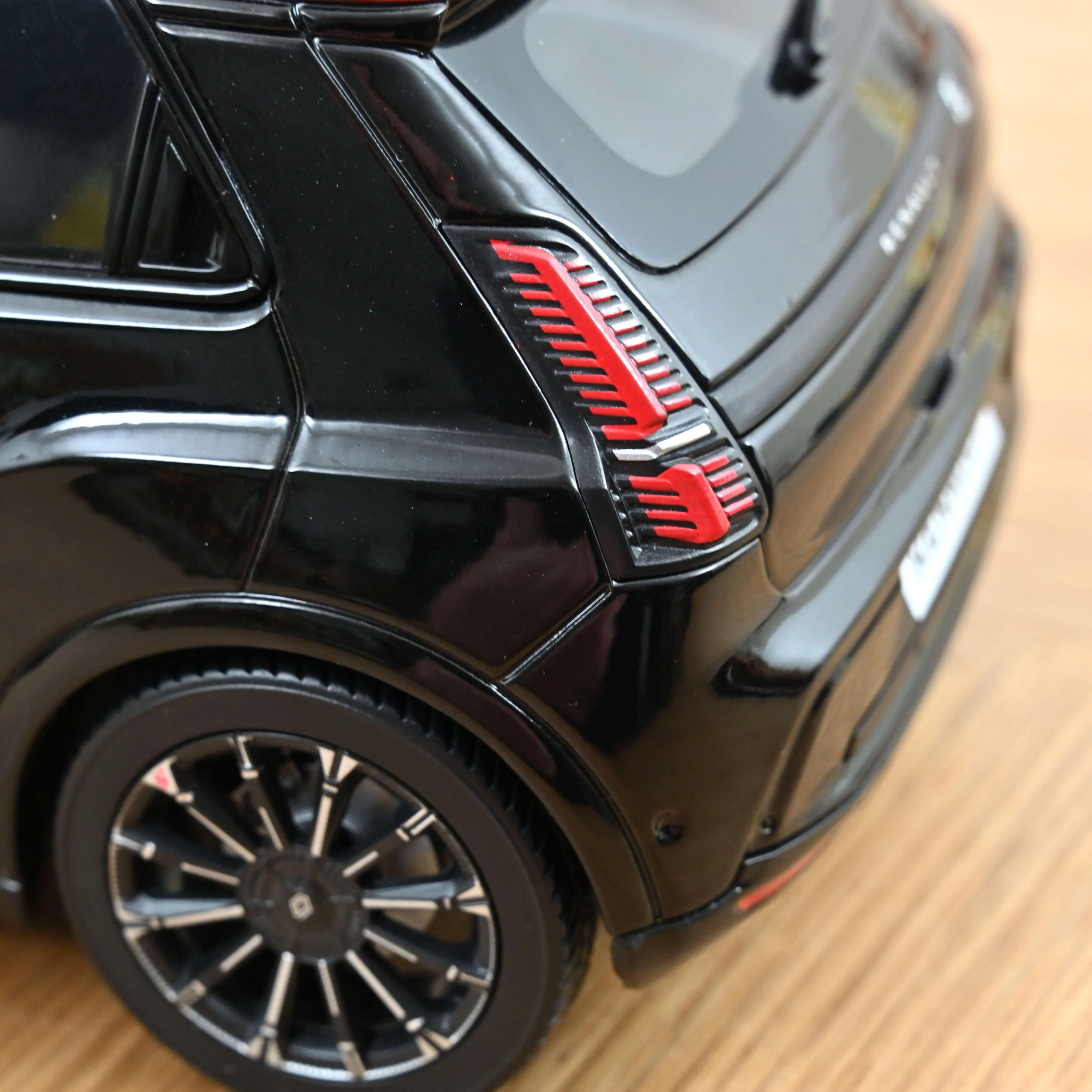 Renault 5 E-Tech Electrique 2024 Noir Etoilé 1/18 - 300pcs