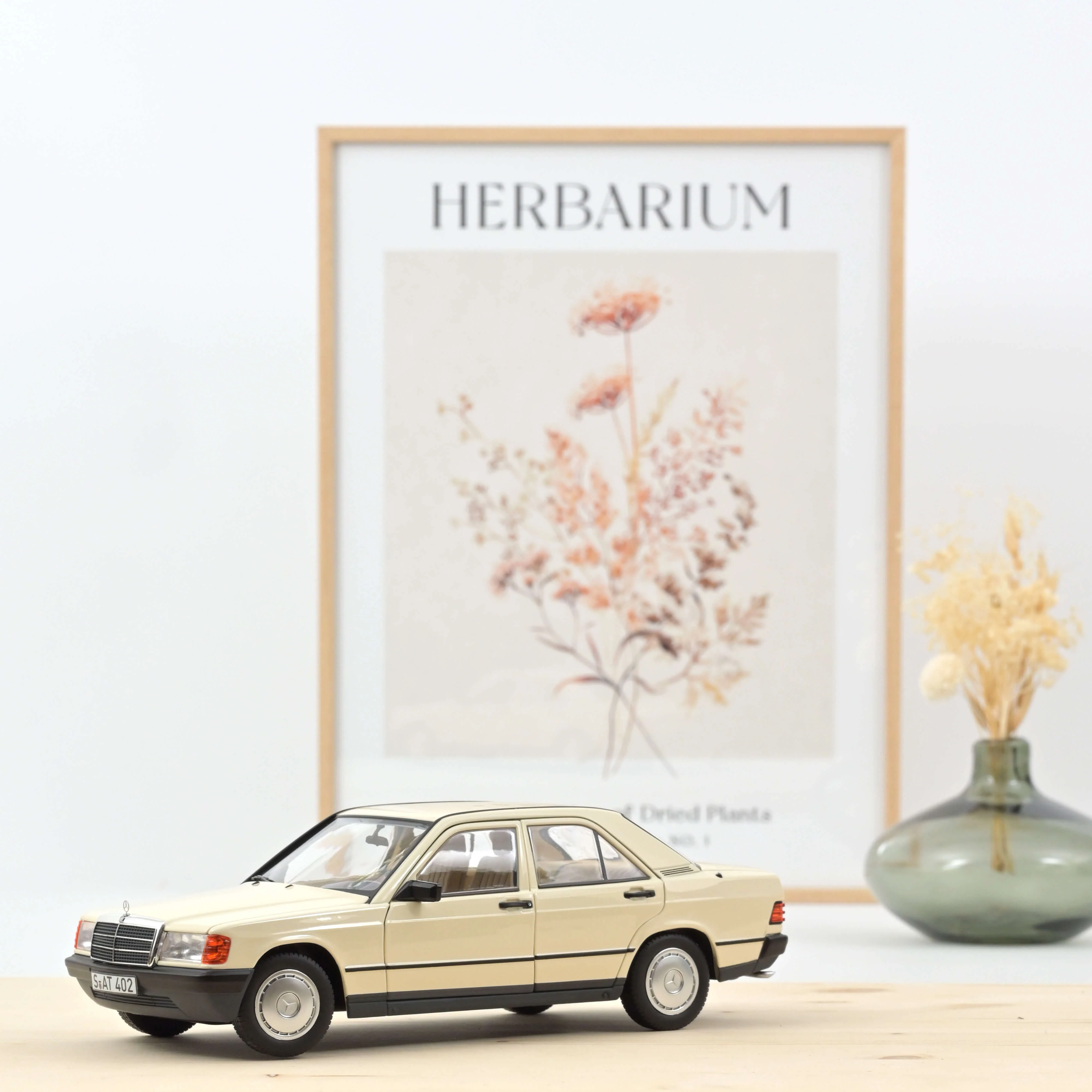 Mercedes-Benz 190 E 1984 Beige 1/18 - 200pcs