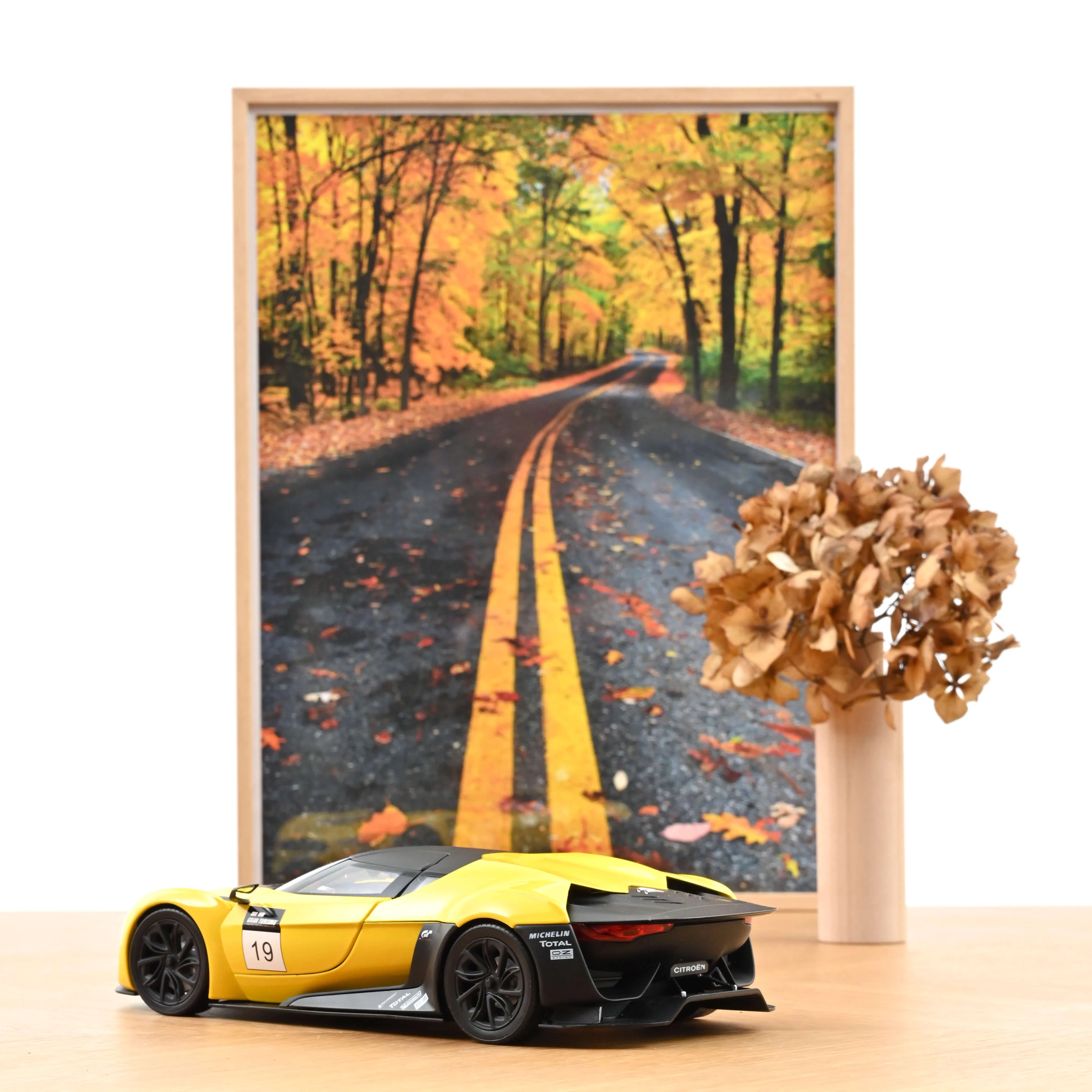 GT by Citroën 2008 Jaune et Noir Concept Car 1/18 - 200pcs