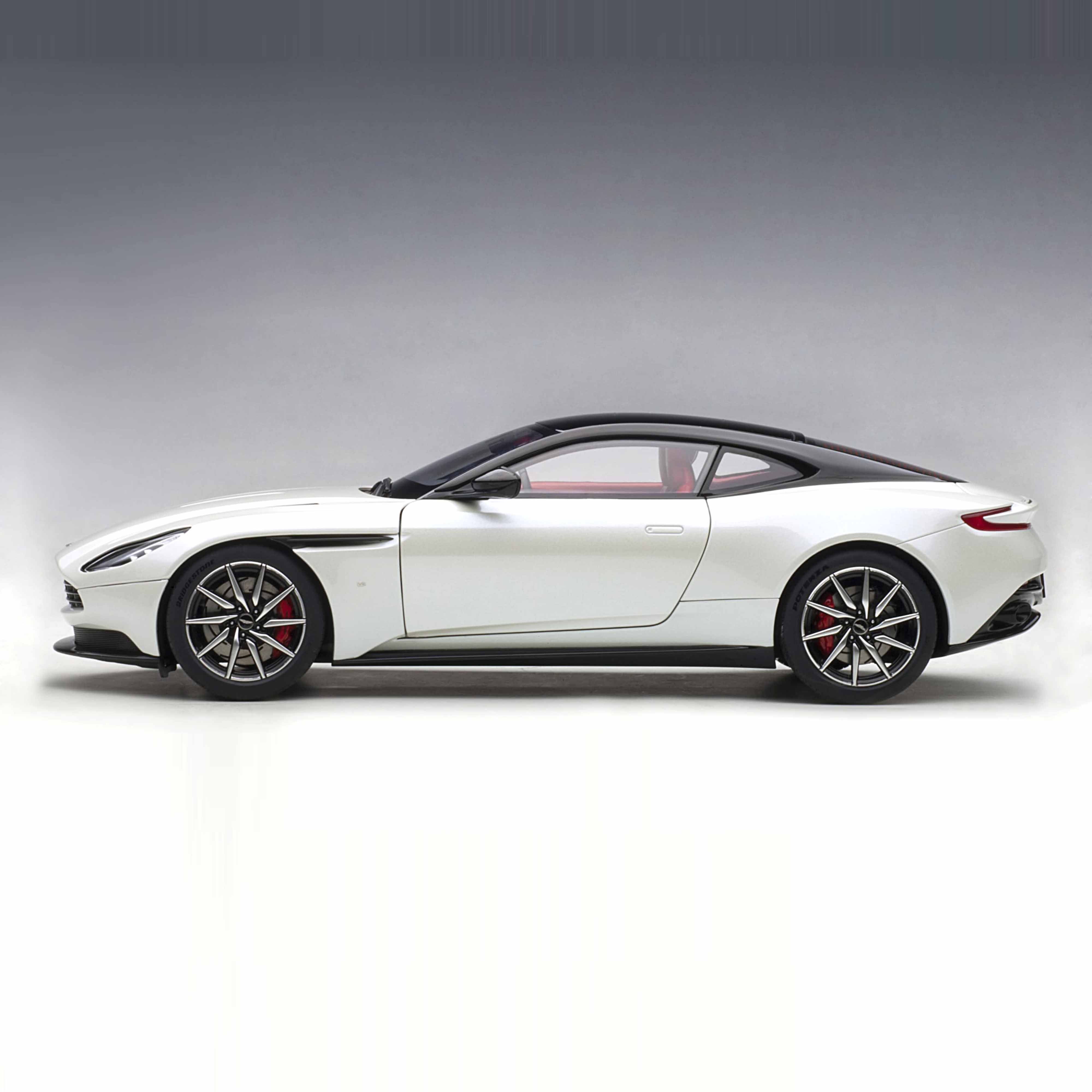 Aston Martin DB11 Givre du matin Blanc 1/18