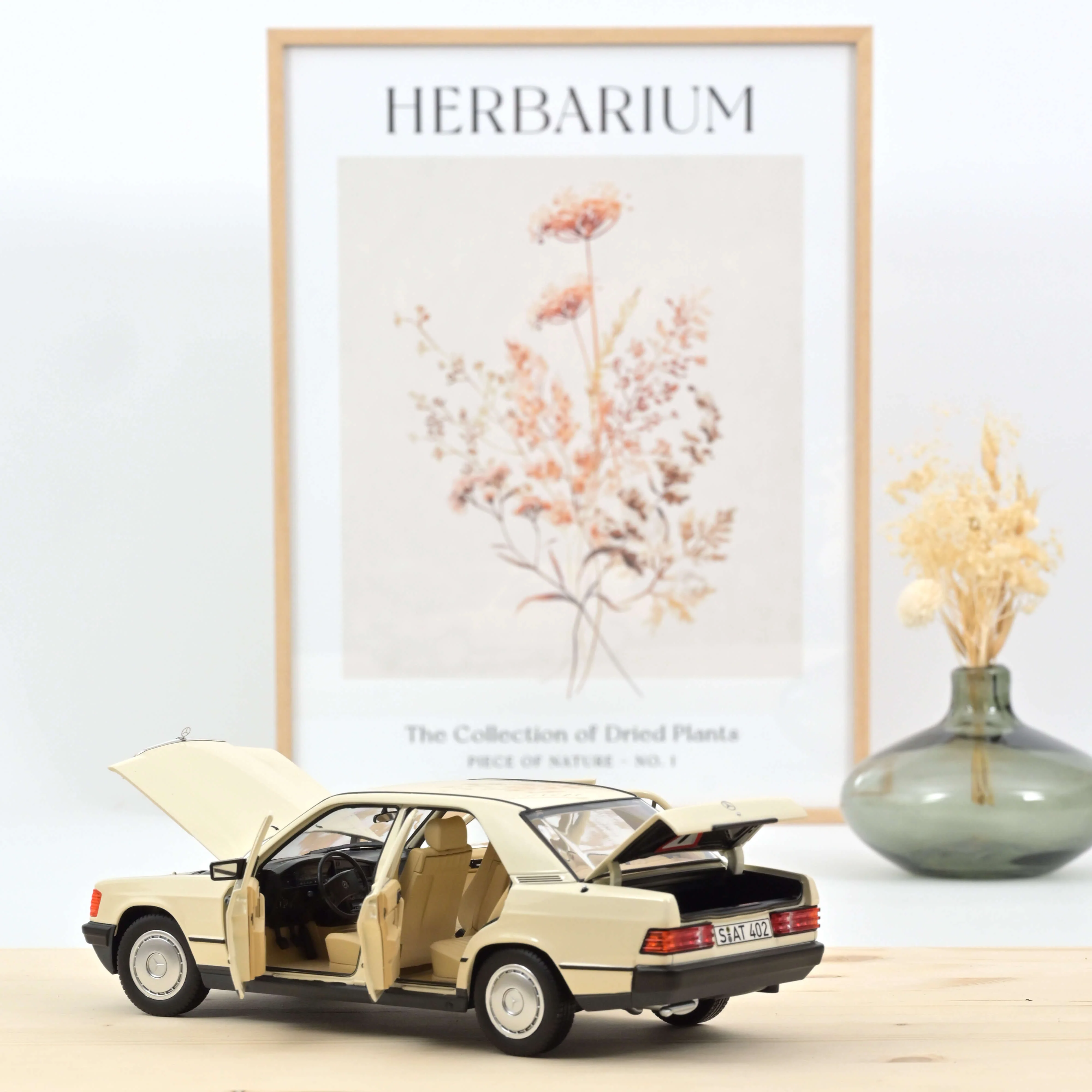 Mercedes-Benz 190 E 1984 Beige 1/18 - 200pcs