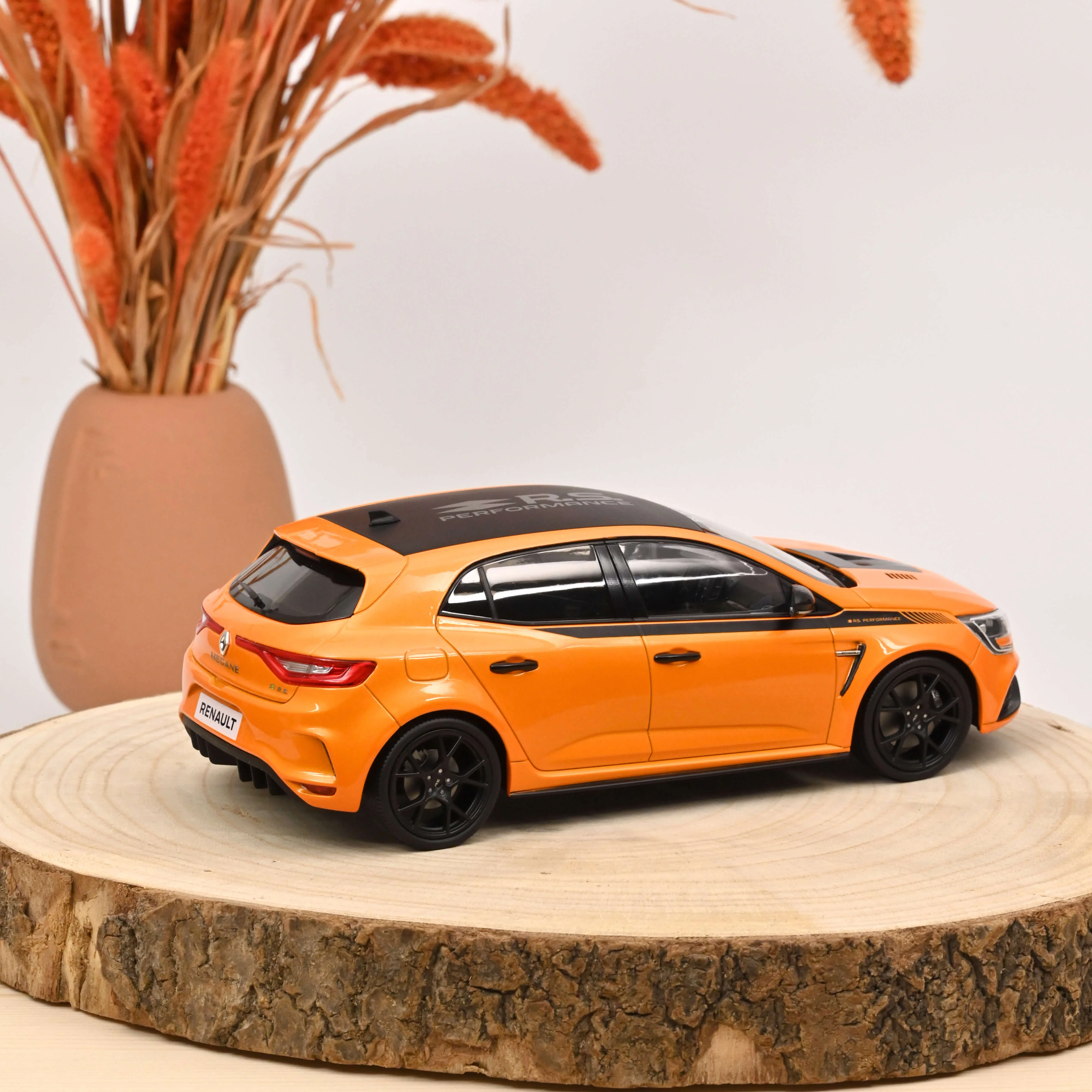 Renault Megane RSTrophy RSPERF.2019 Orange 1/18 - 300pcs