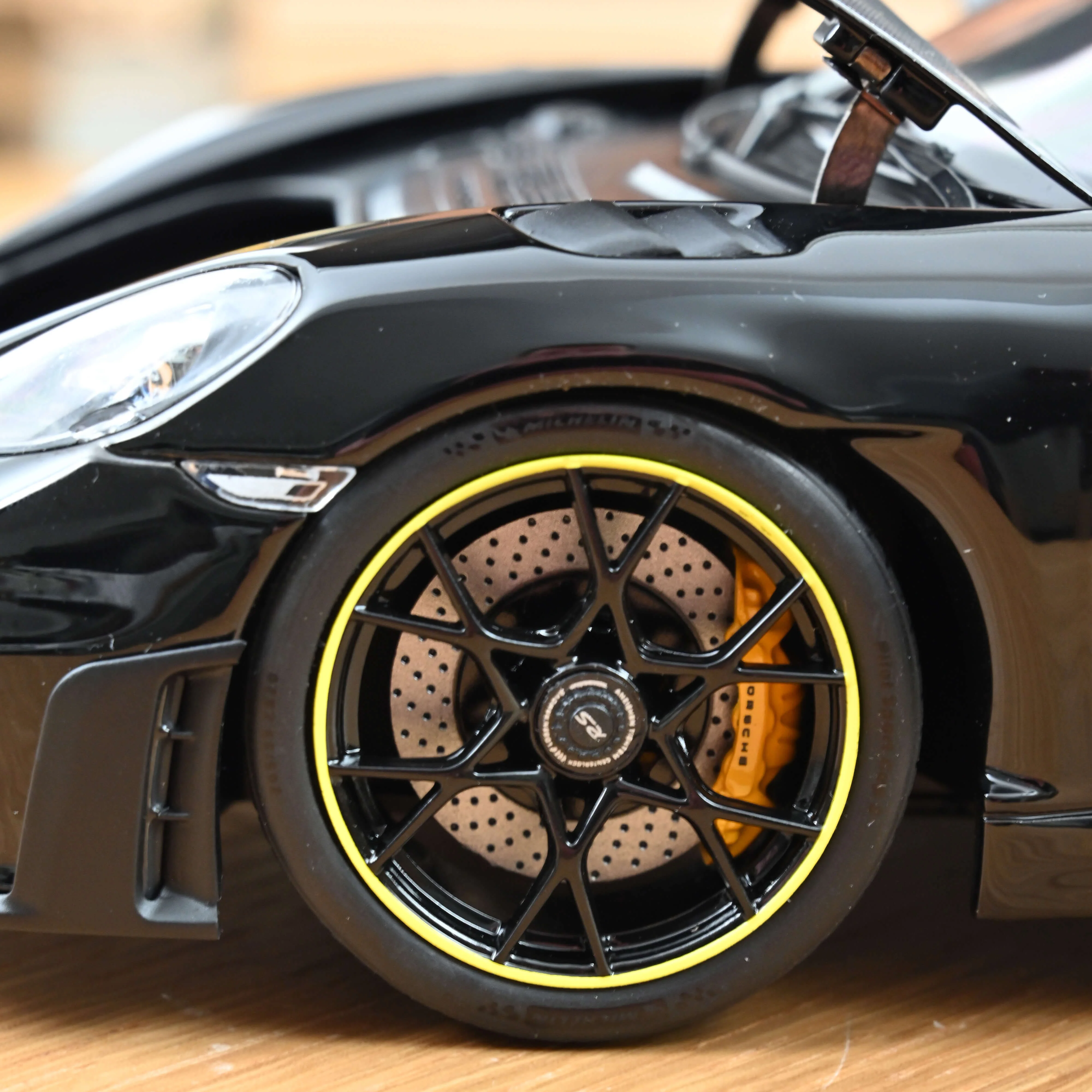 Porsche Cayman GT4 RS Pack Weissach 2023 Noir 1/18 - 300pcs