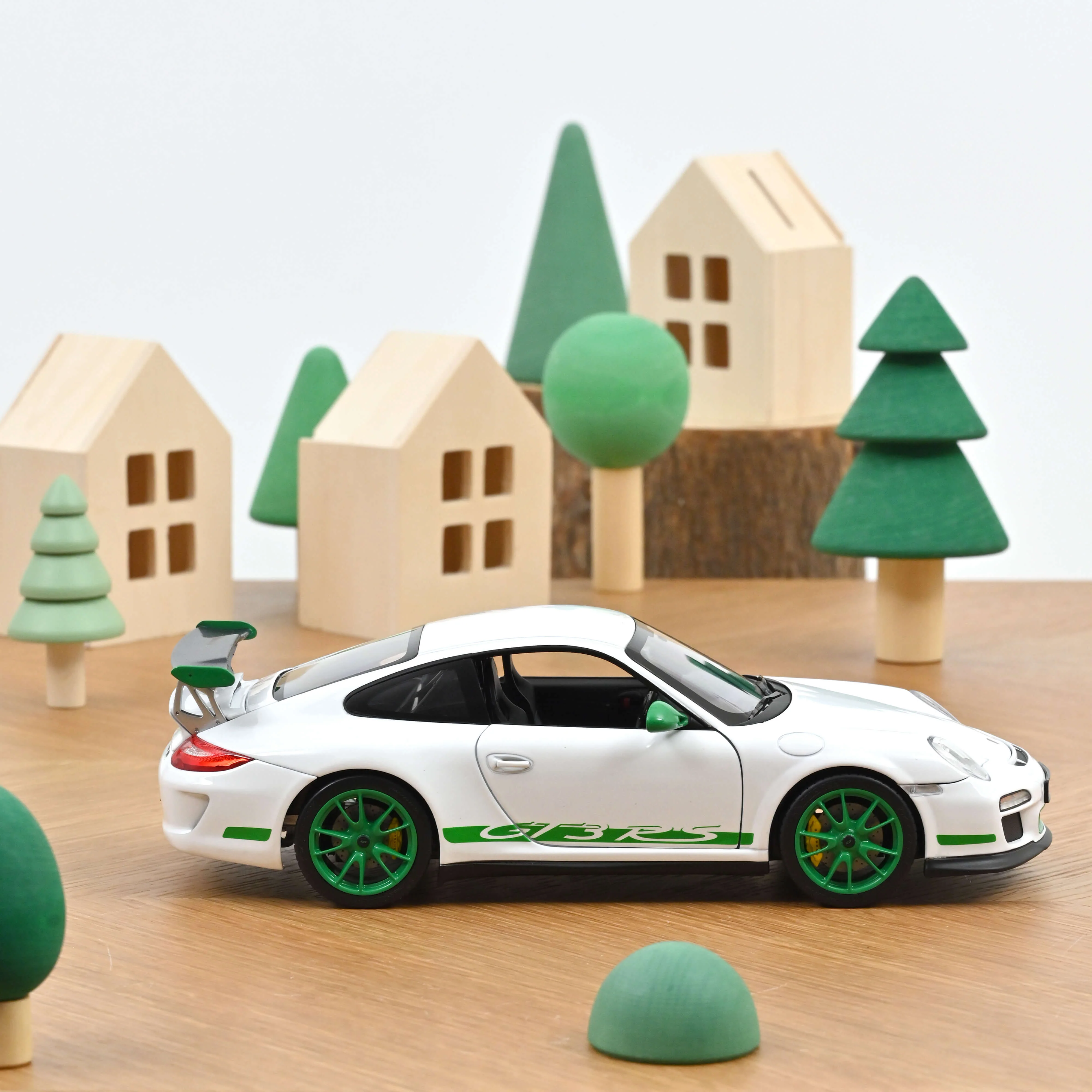 Porsche 911 GT3 RS 2009 Blanc et Vert Python 1/18 - 300pcs