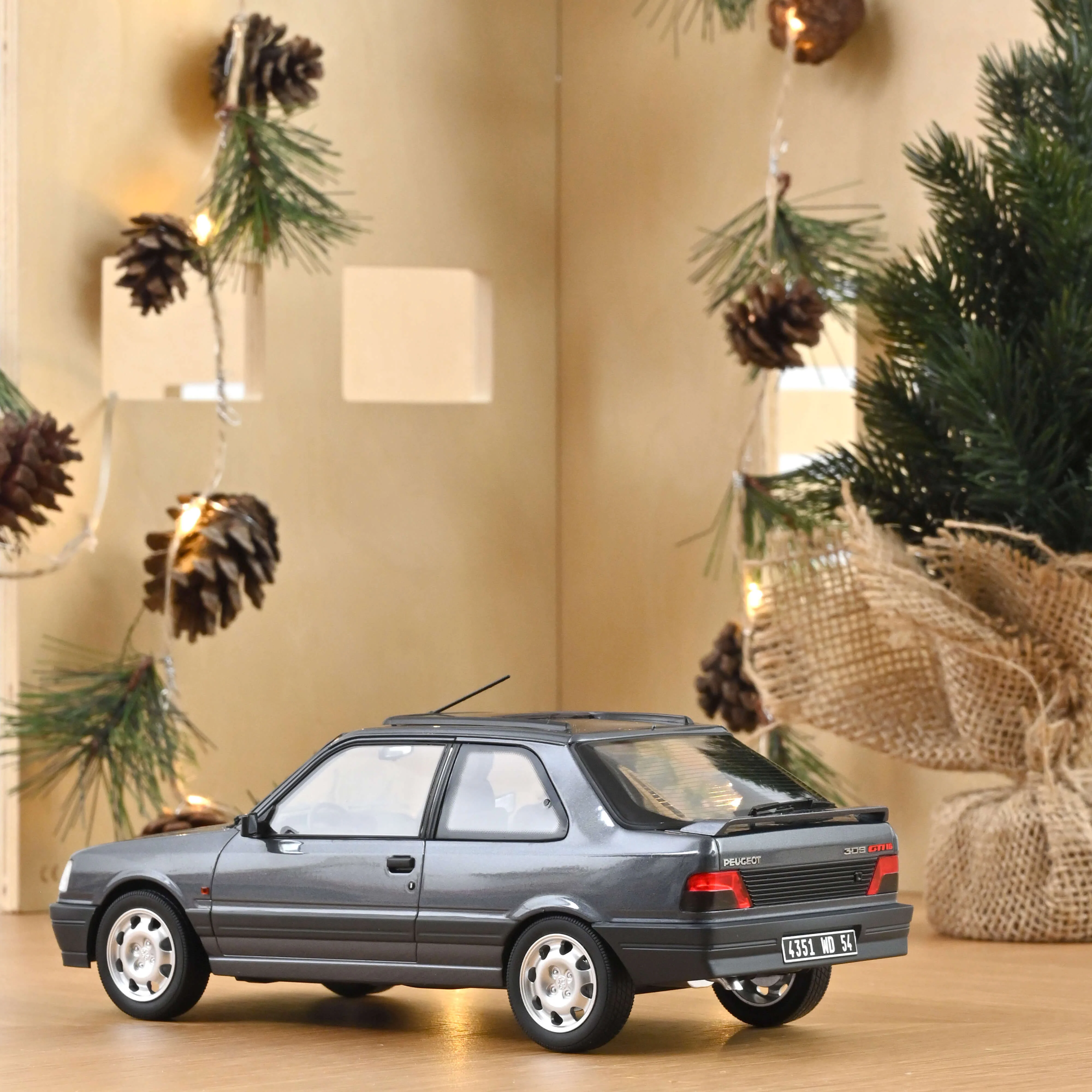 Peugeot 309 GTi 16 1991 Gris Magnum 1/18 - 300pcs