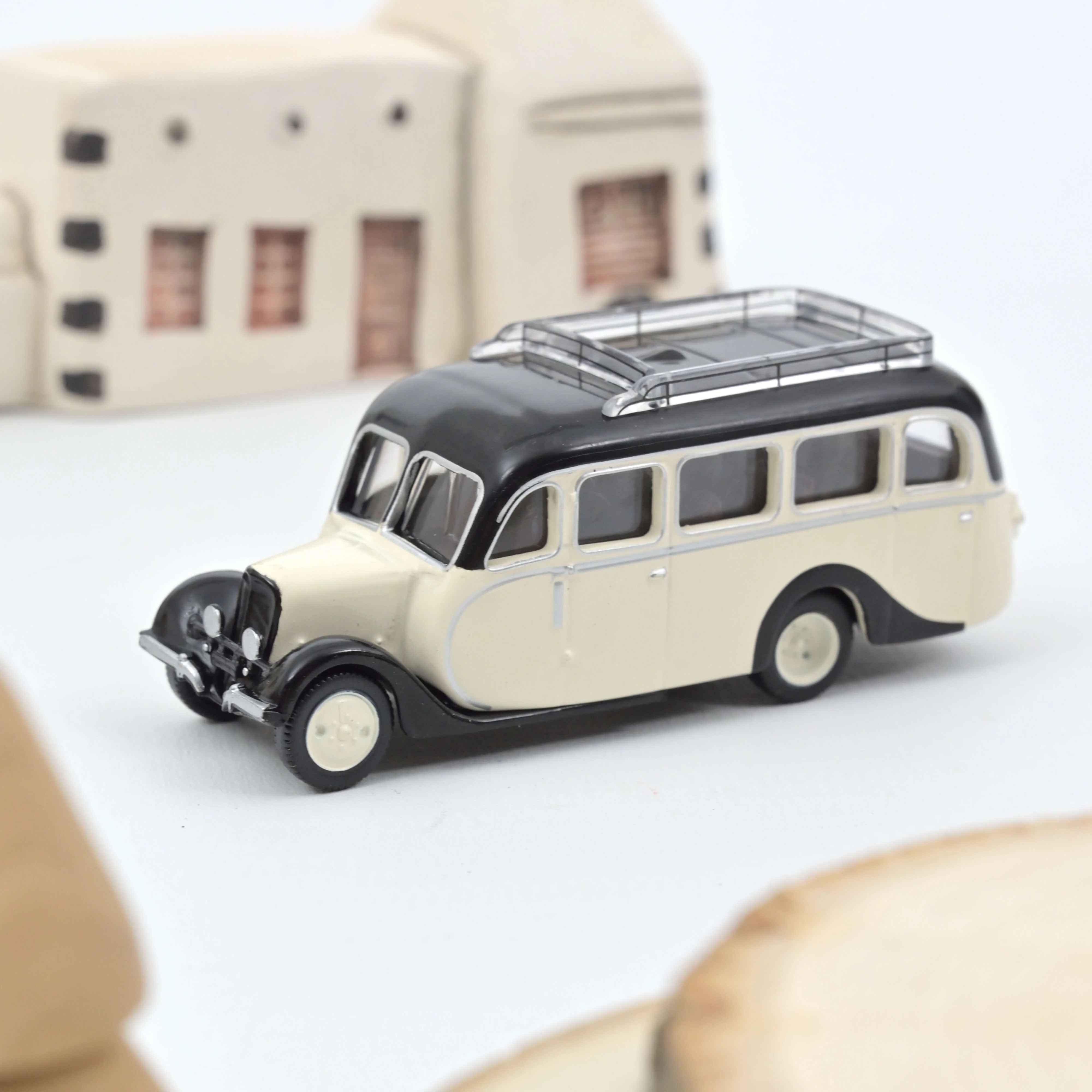 Citroën U23 Autocar 1947 Crème et Noir 1/87