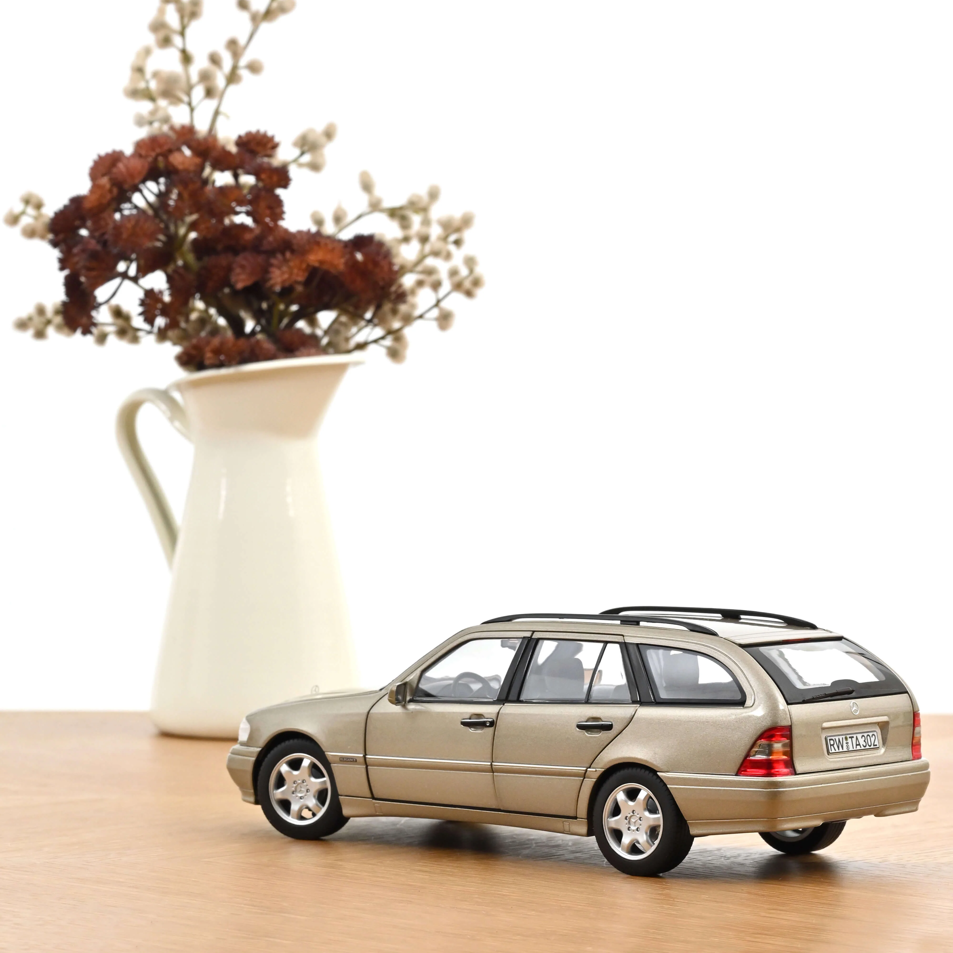 Mercedes-Benz C-Class T-Model 1997 Argent Fumé 1/18