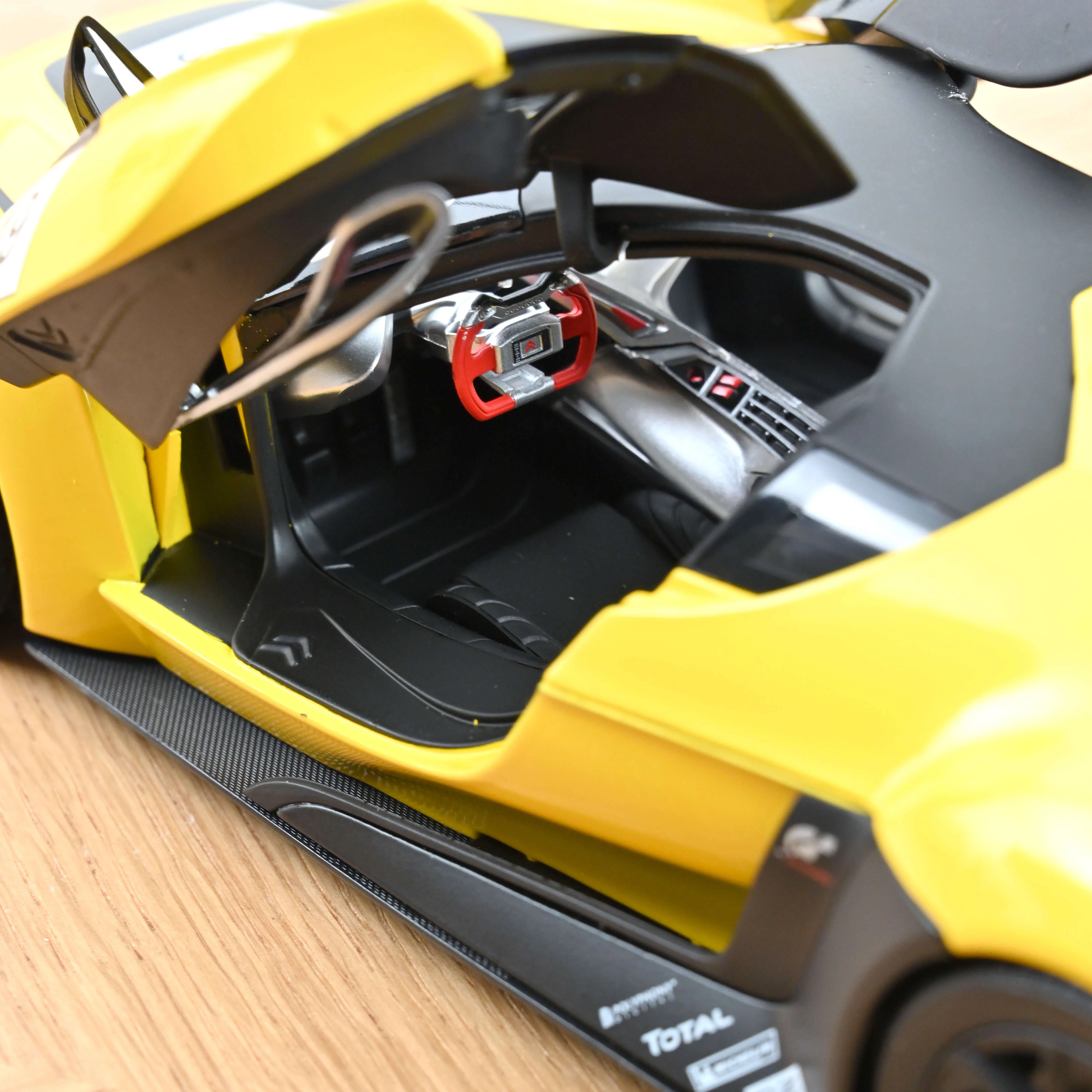 GT by Citroën 2008 Jaune et Noir Concept Car 1/18 - 200pcs