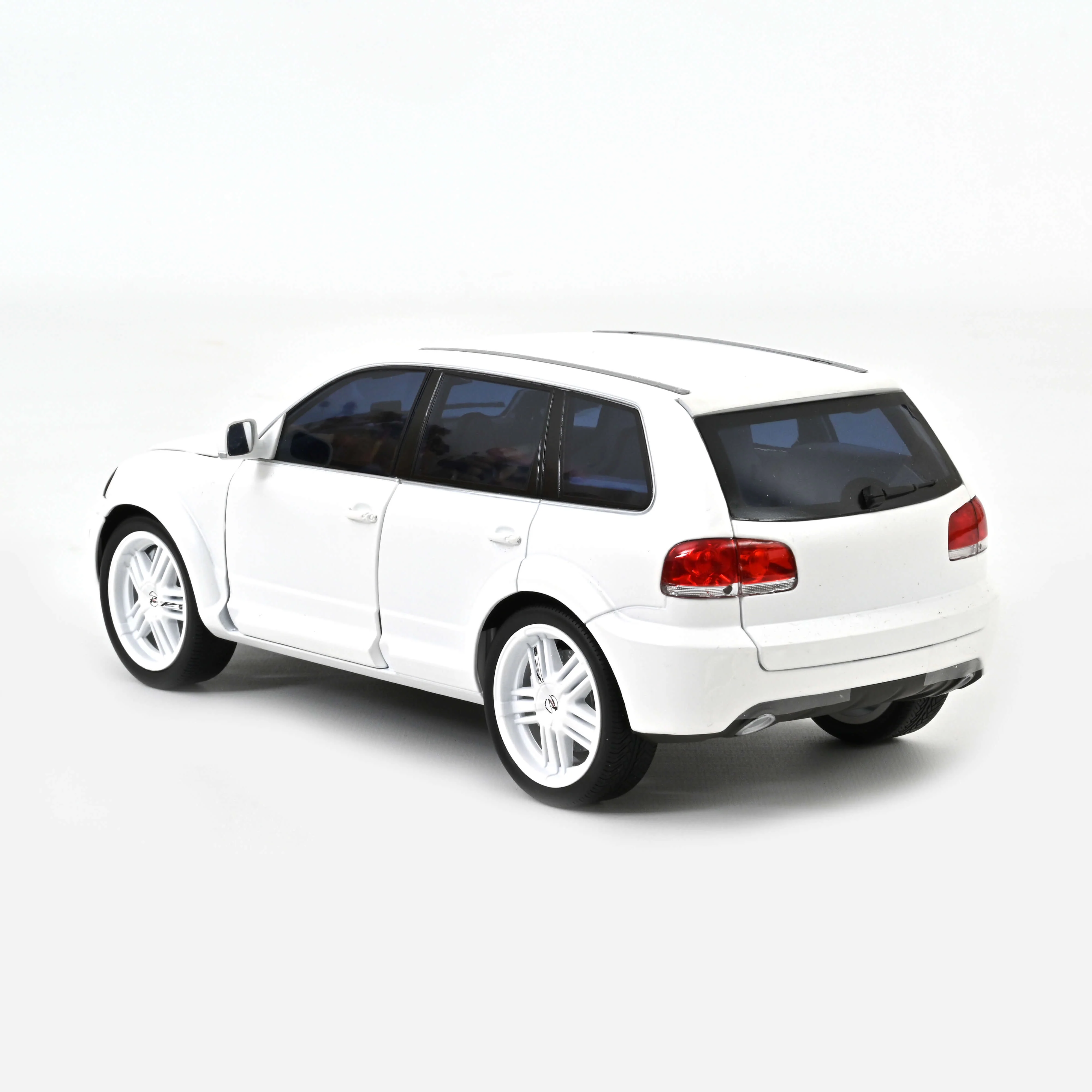 VW P24 by Parotech 2008 Blanc mat 1/18
