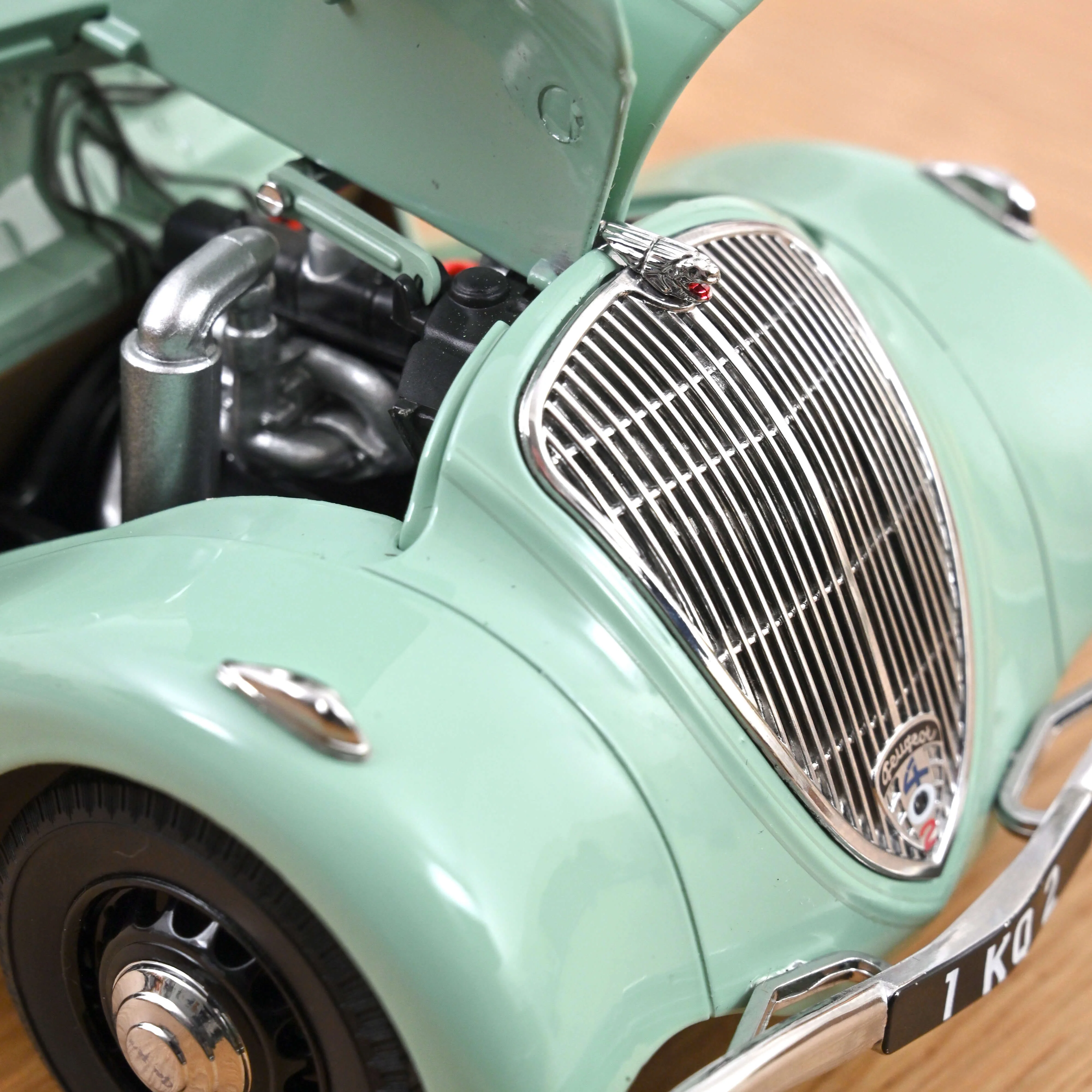 Peugeot 402 Eclipse 1937 Vert 1/18  - 200 pcs