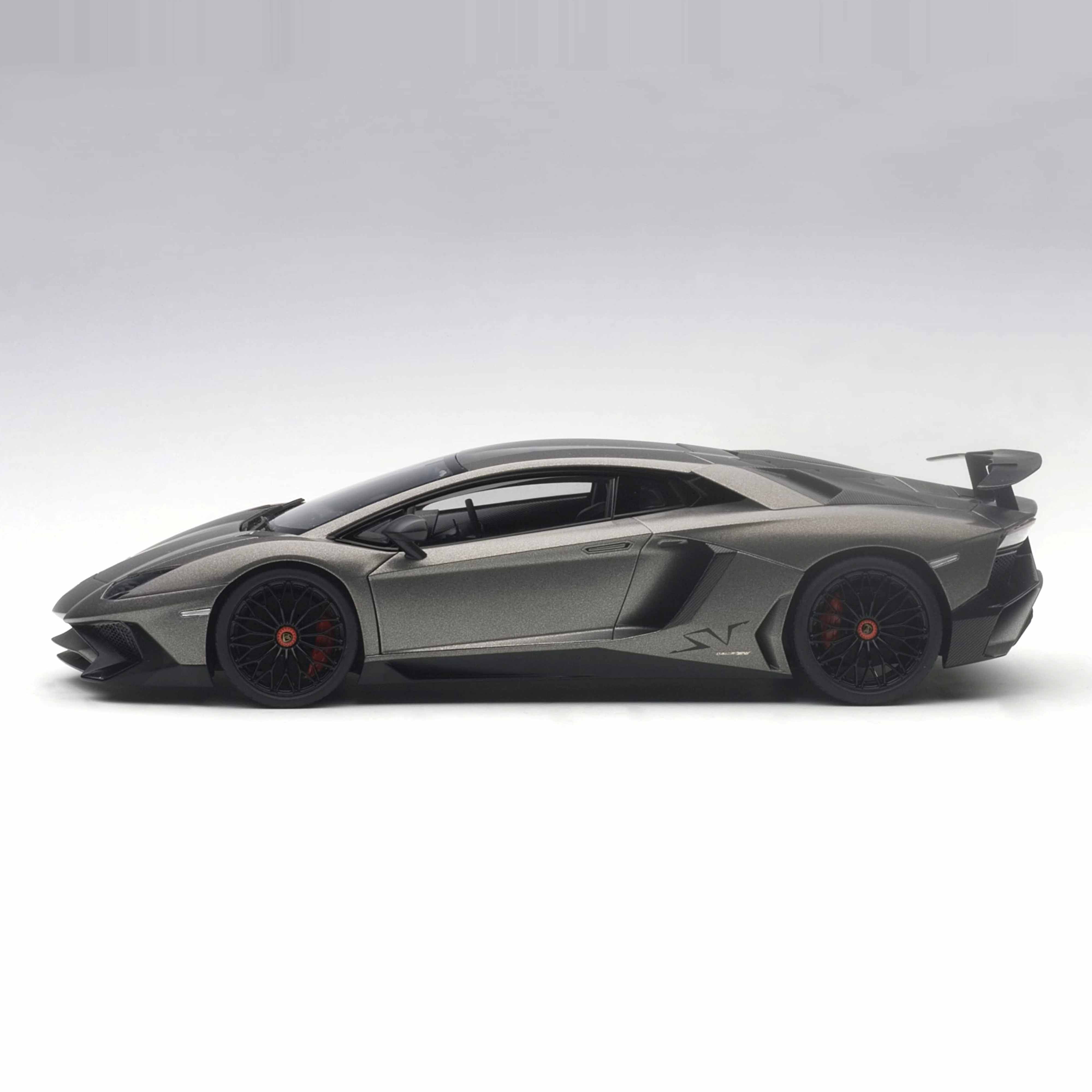 Lamborghini Aventador LP750-4 SV 2015 Gris Titan/Gris Mat 1/18