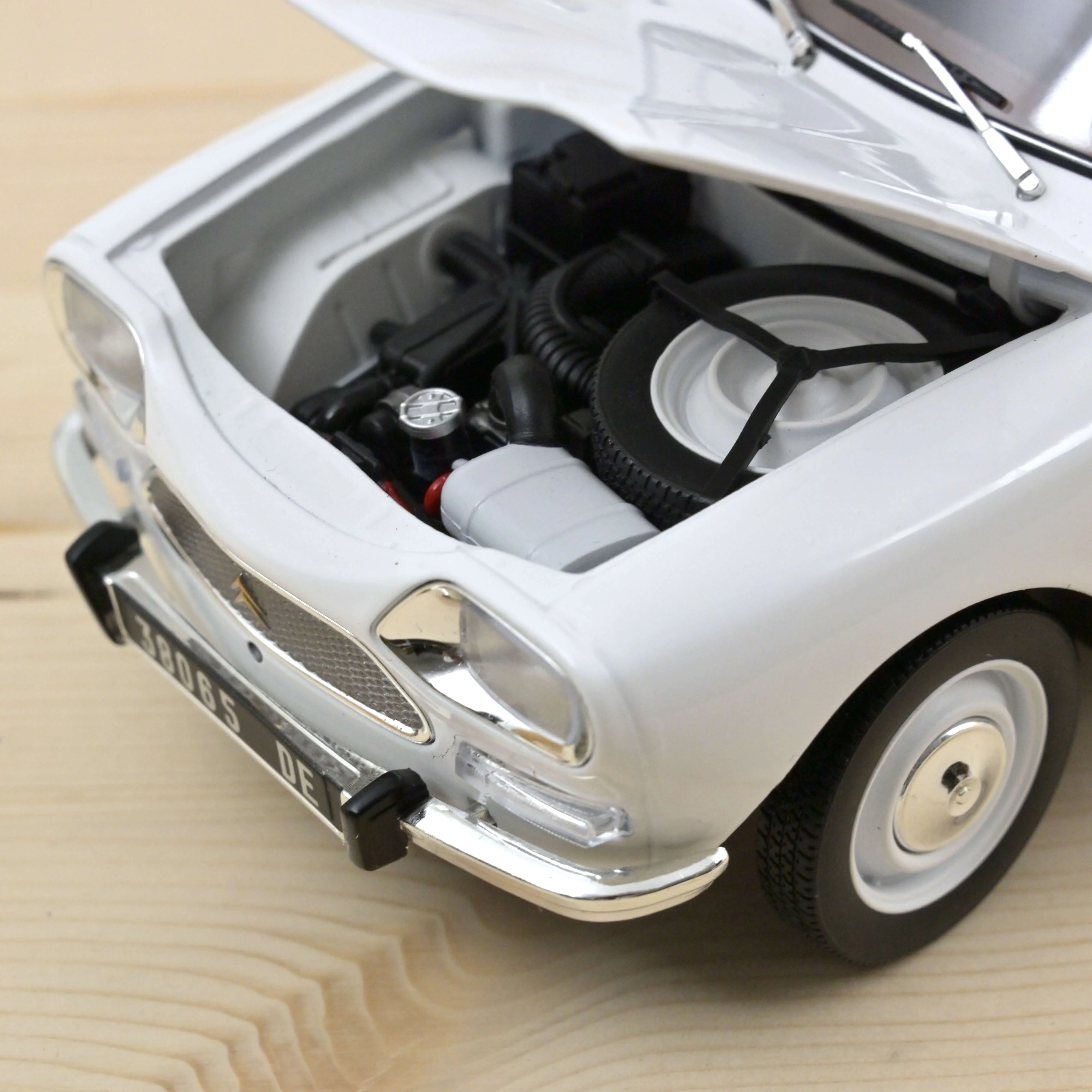 Citroën Ami 8 Break 1975 Gendarmerie 1/18 - 200pcs