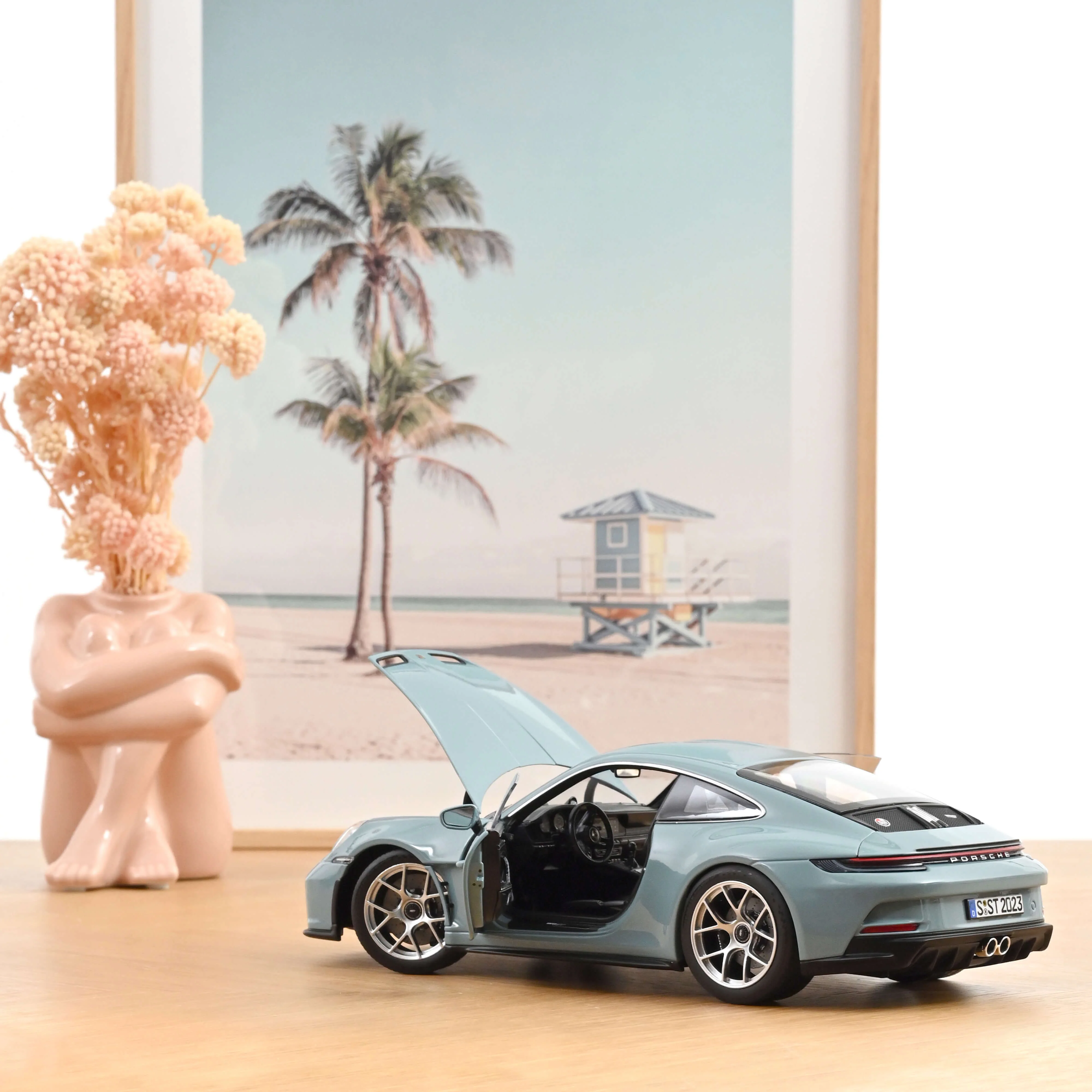 Porsche 911 S/T 2023 Bleu Meissen 1/18