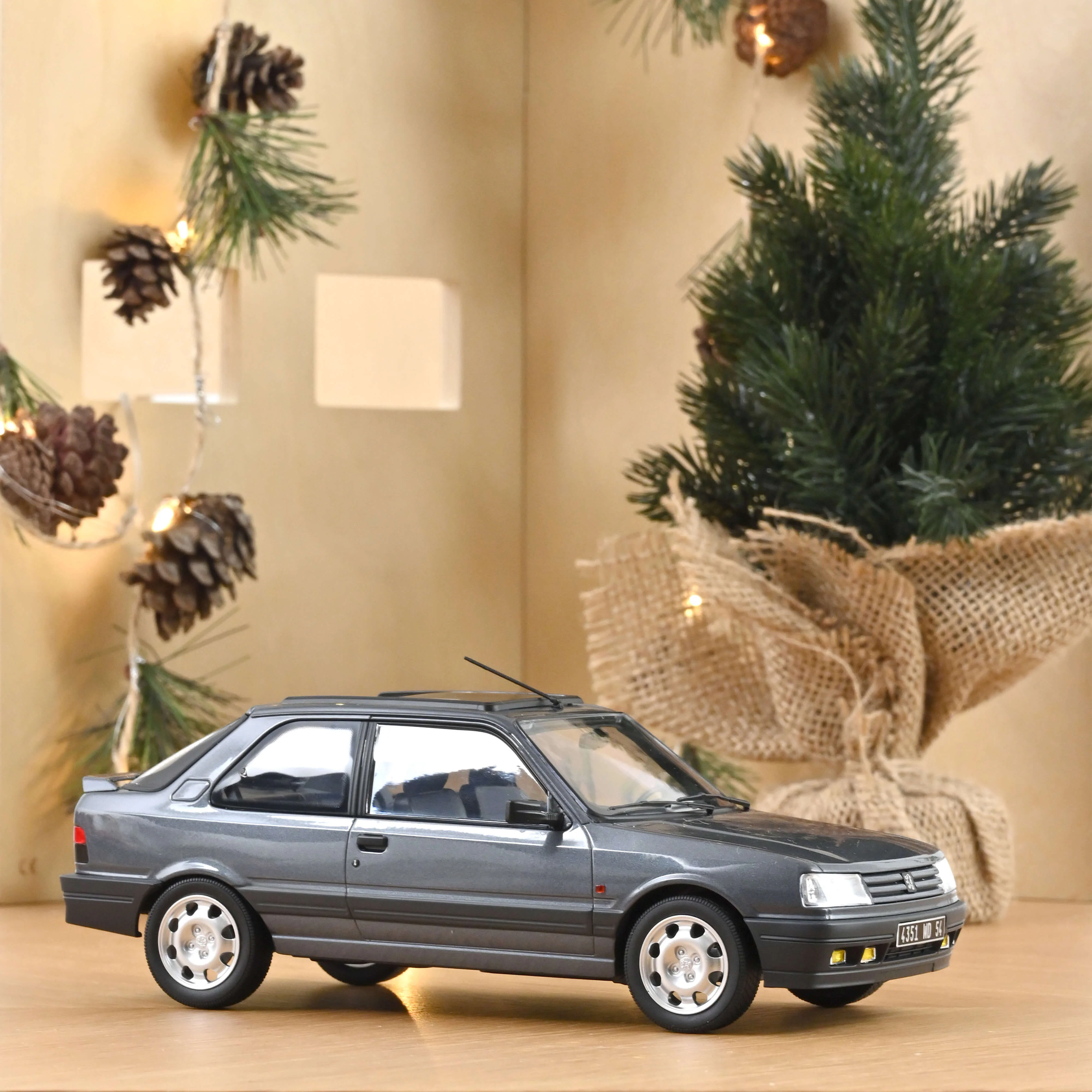 Peugeot 309 GTi 16 1991 Gris Magnum 1/18 - 300pcs