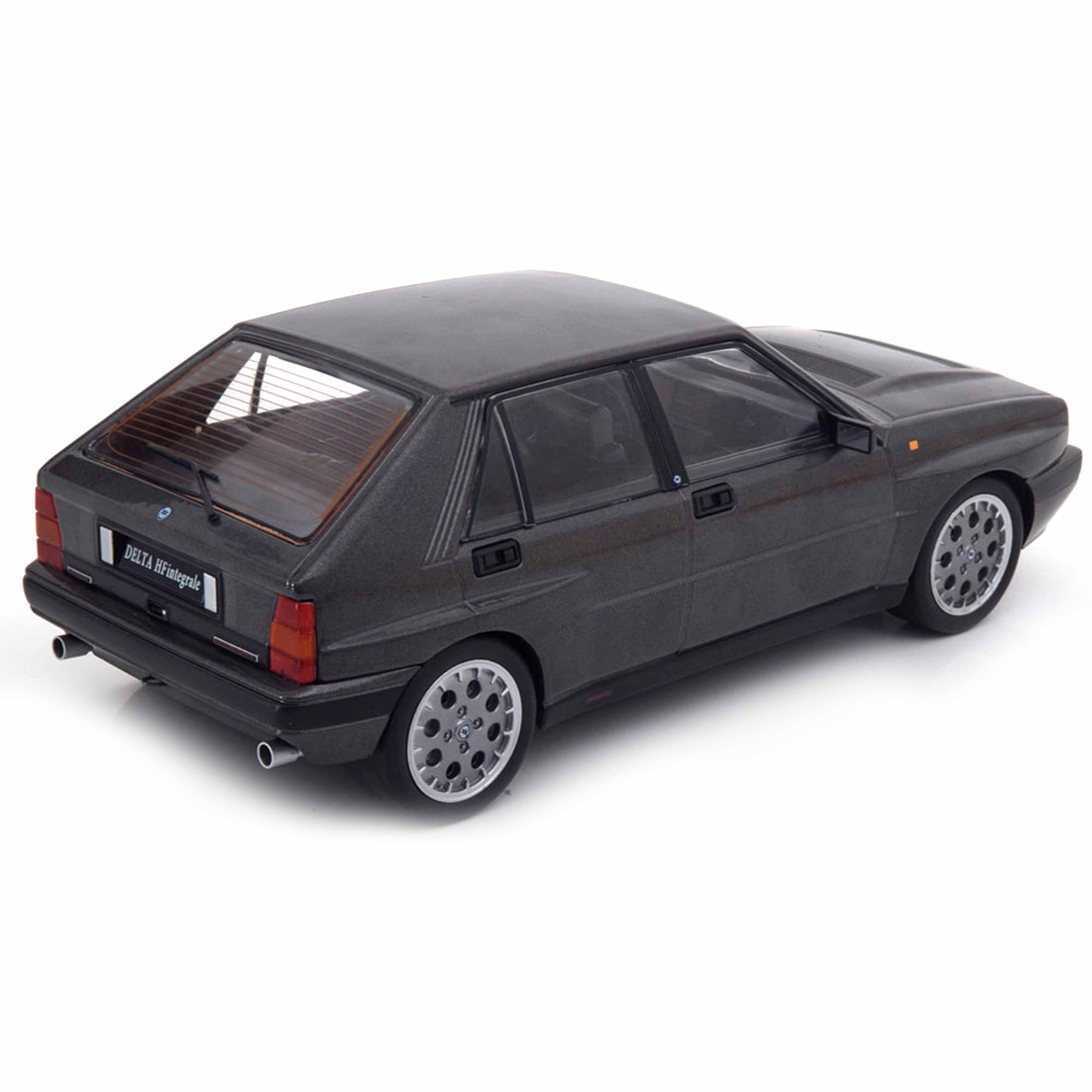 Lancia Delta HF Integrale 16V 1990 gris métallisé 1/18