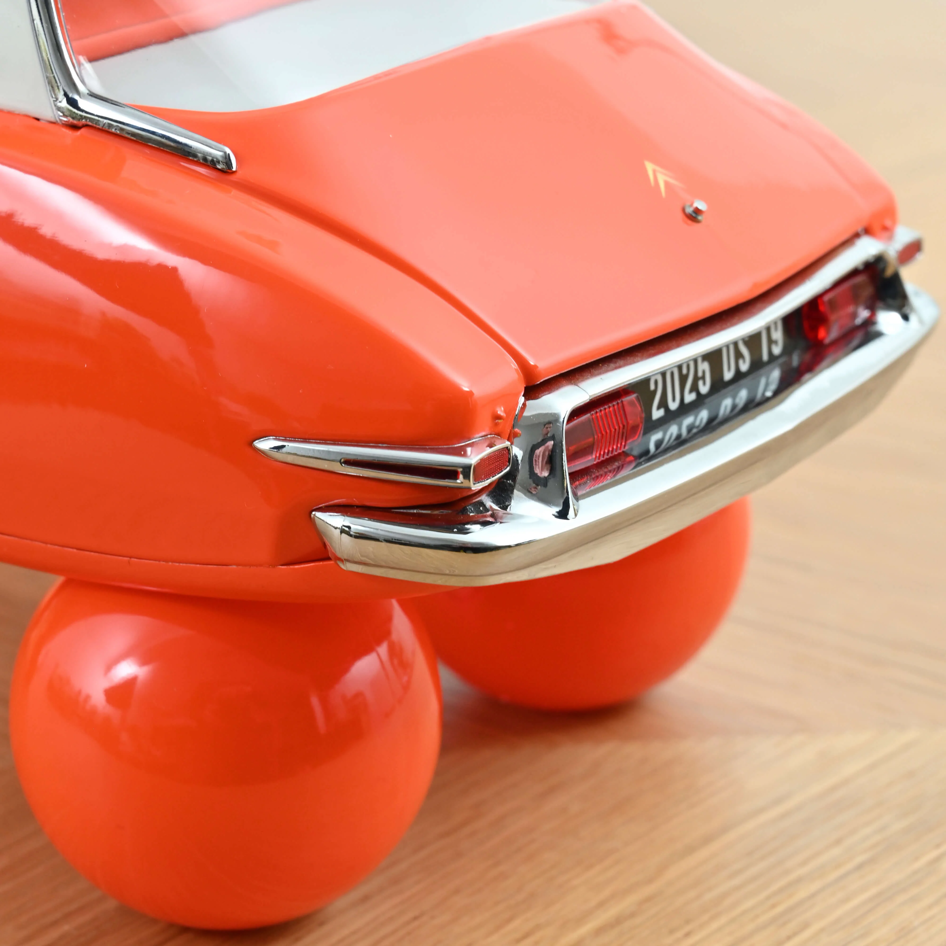 Citroën DS 19 sur boules 1959 Nuancier d'Orange 1/12