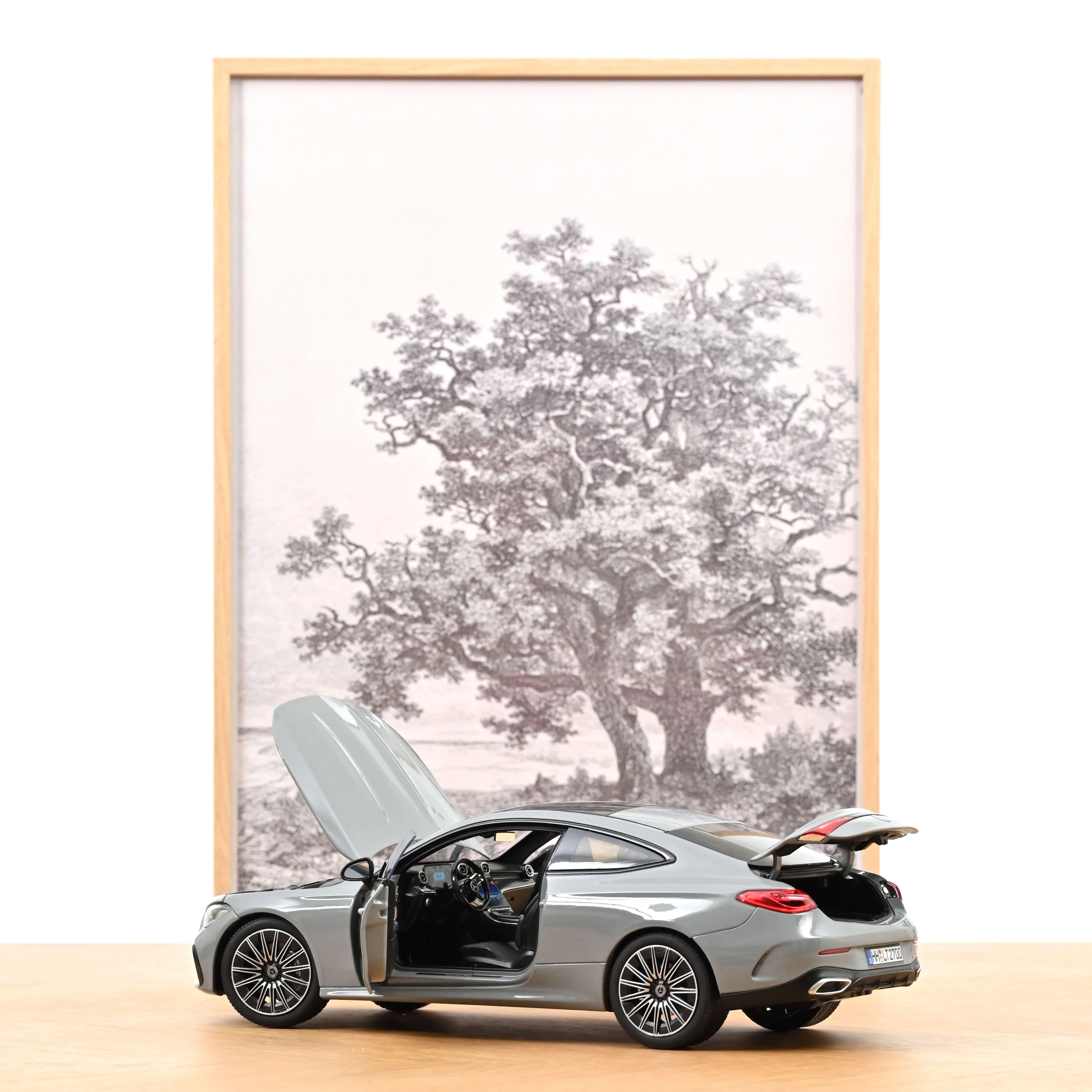 Mercedes-Benz CLE Coupé 2024 Gris Alpine 1/18 - 200pcs