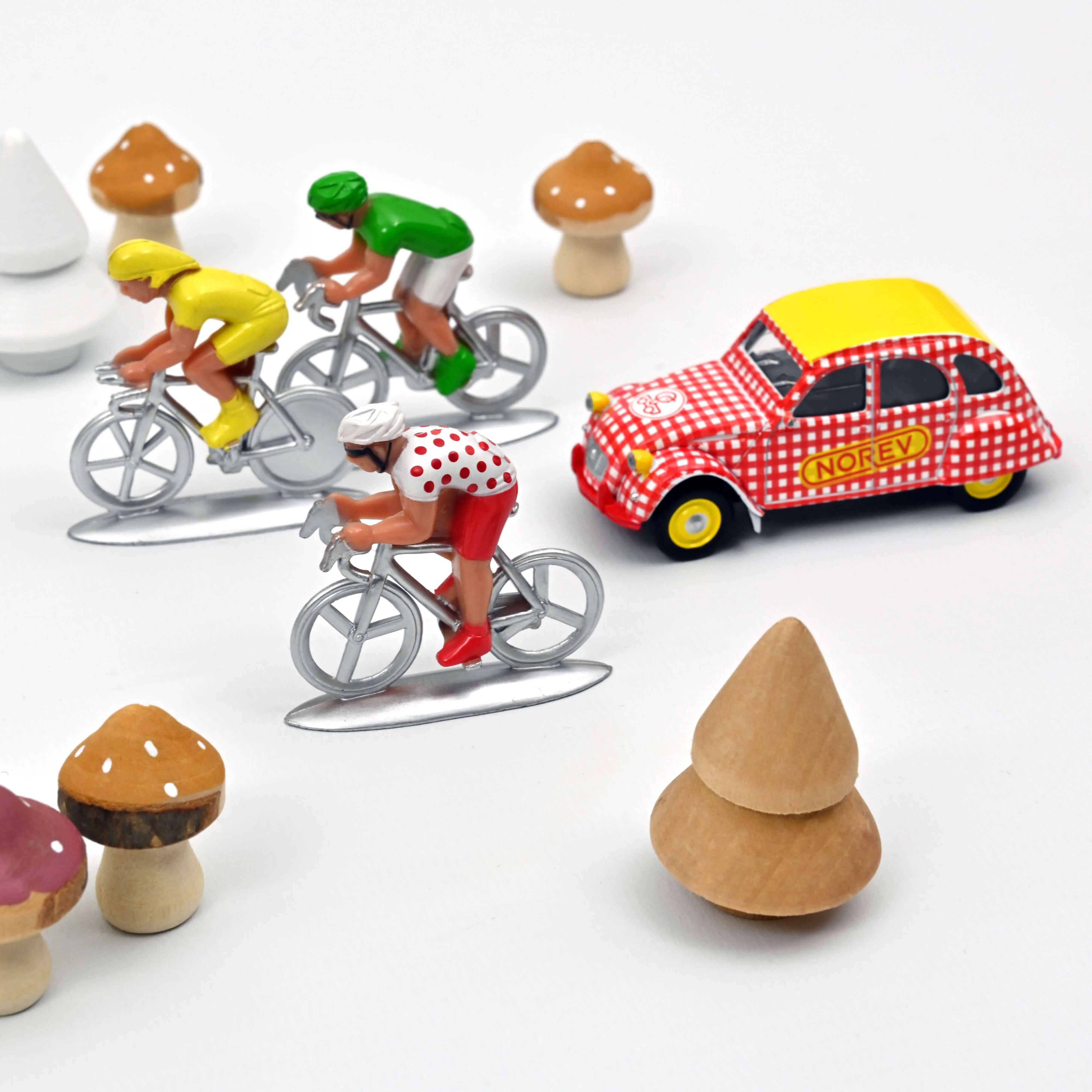 Citroën 2CV et 3 cyclistes 1/54