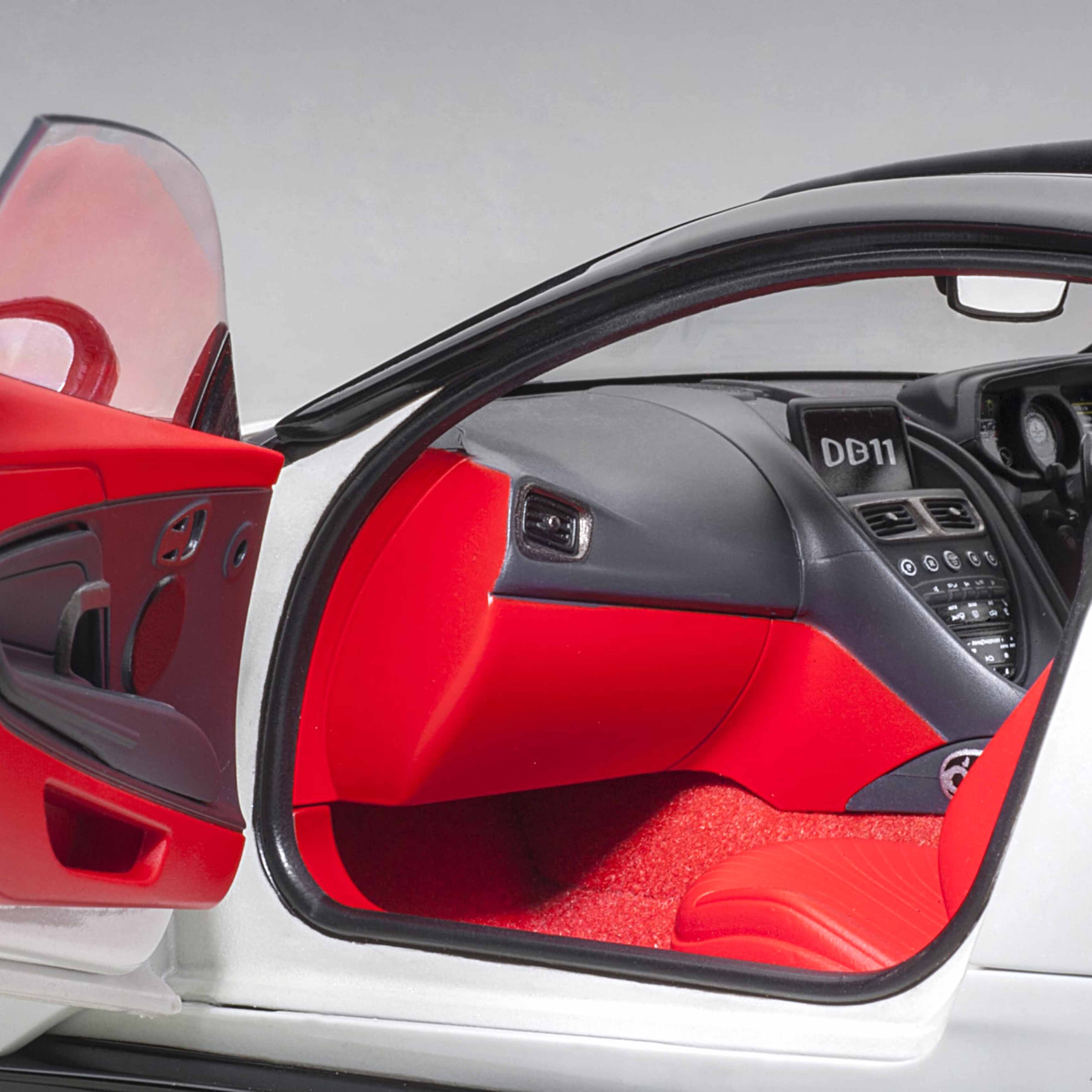 Aston Martin DB11 Givre du matin Blanc 1/18