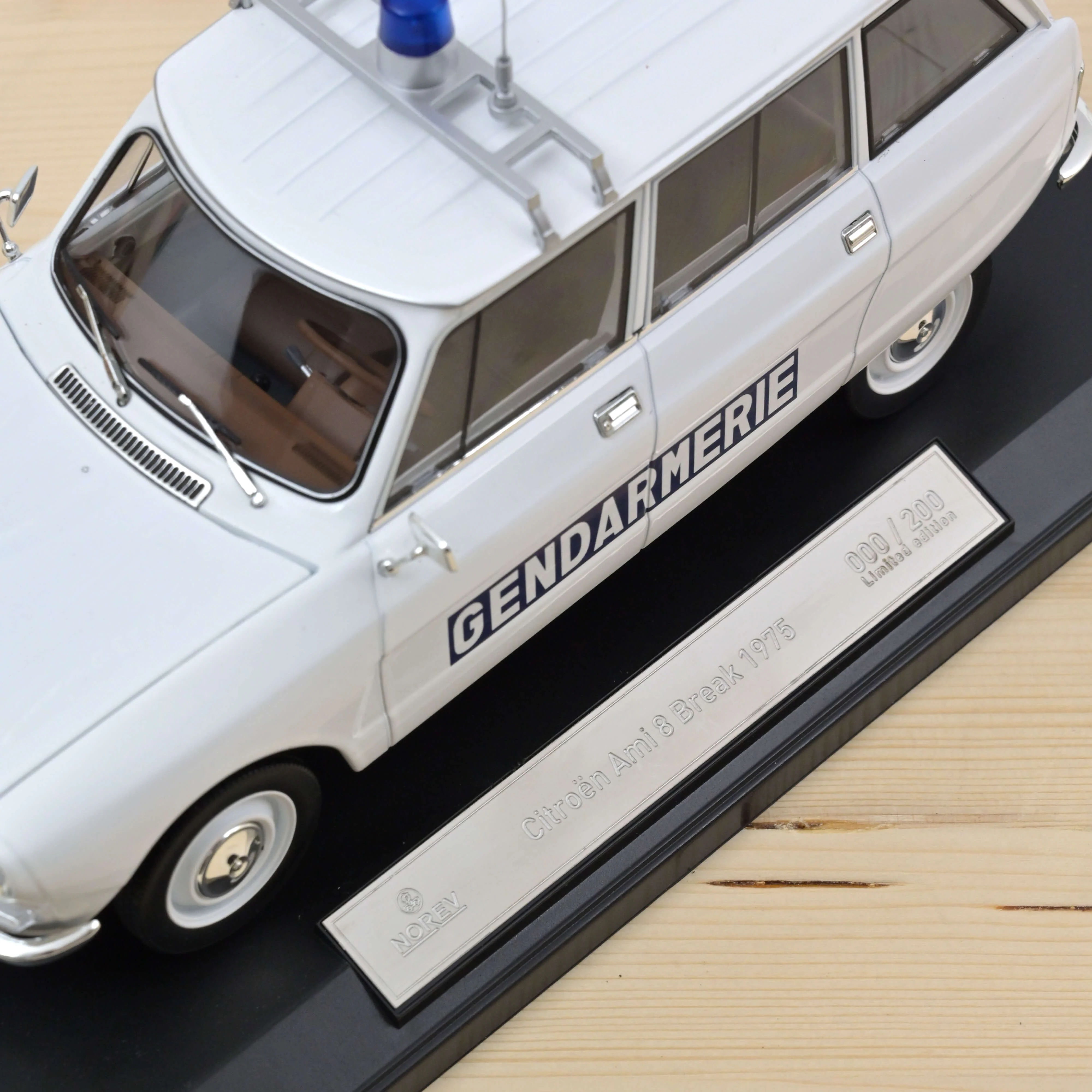 Citroën Ami 8 Break 1975 Gendarmerie 1/18 - 200pcs