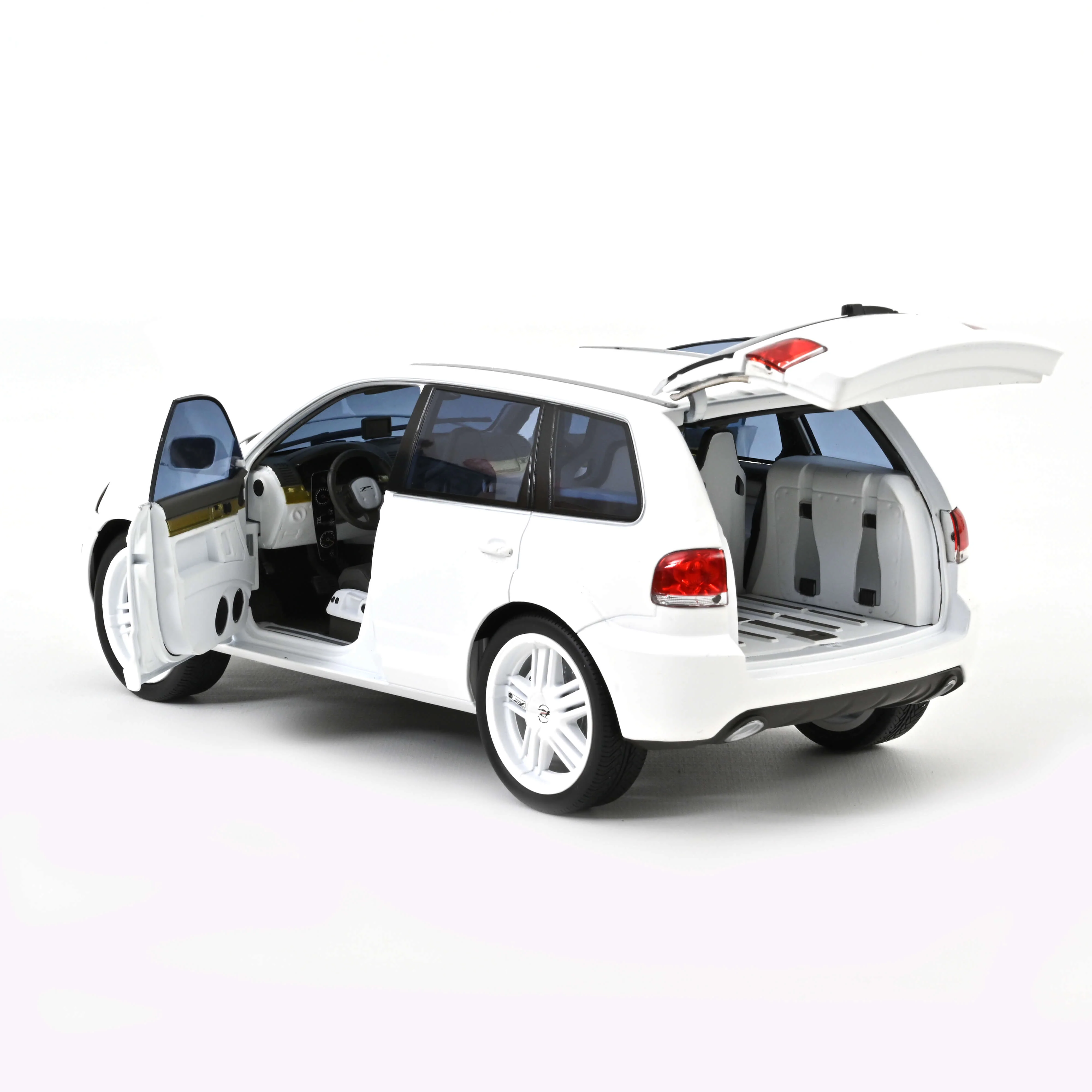 VW P24 by Parotech 2008 Blanc mat 1/18