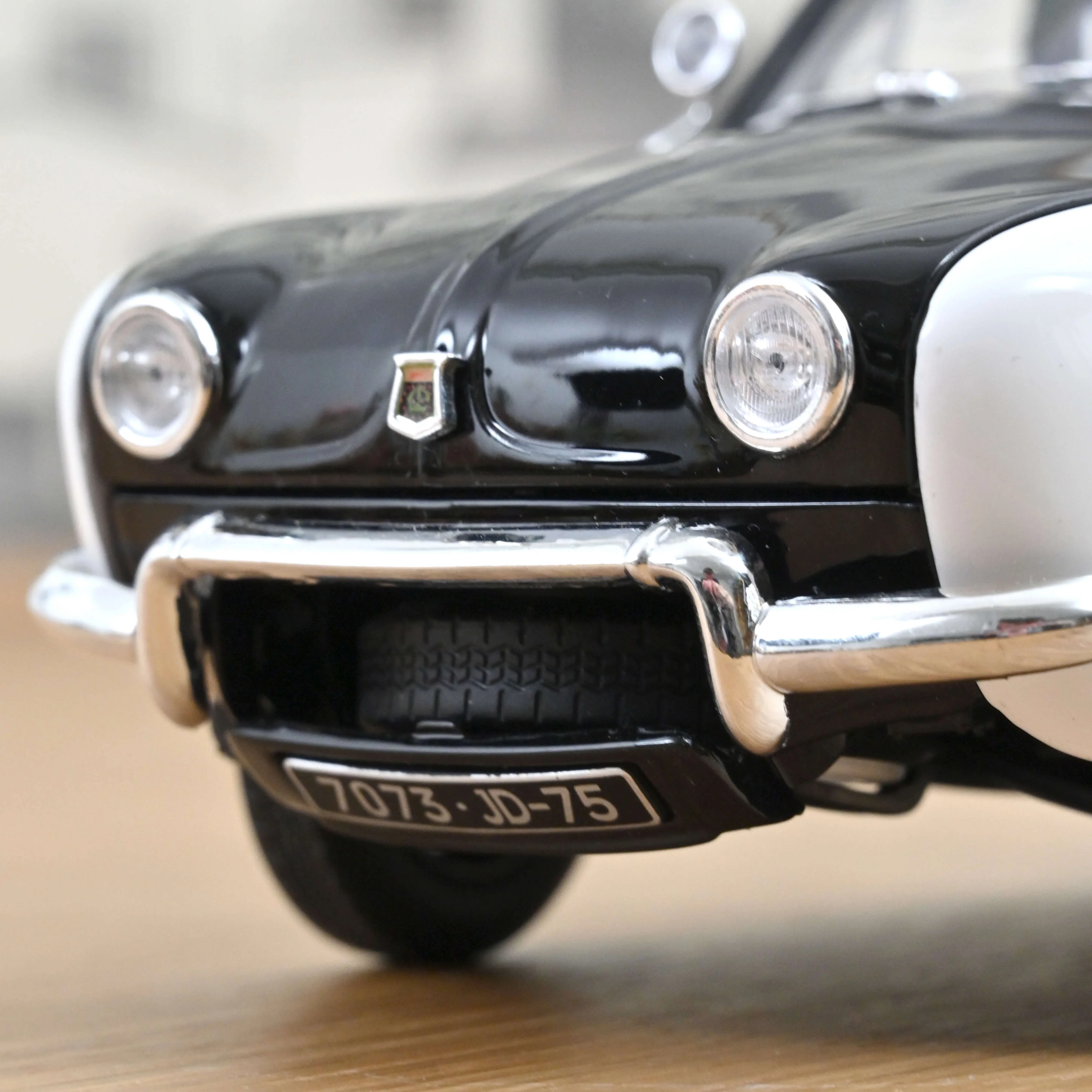 Renault Dauphine 1958 Police Pie 1/18 - 200pcs