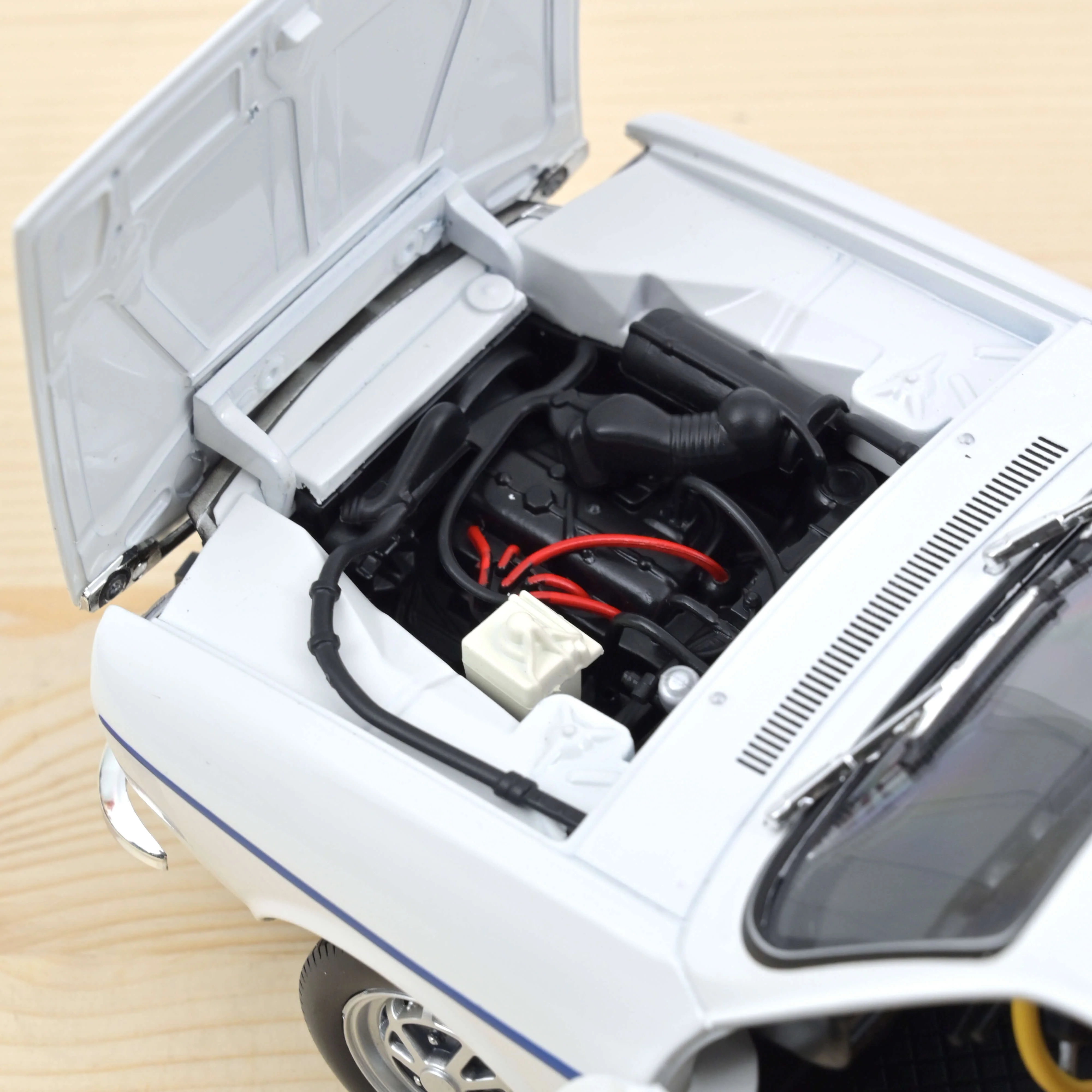 Renault 12 1984 Blanc et Bleu 1/18 - 300pcs