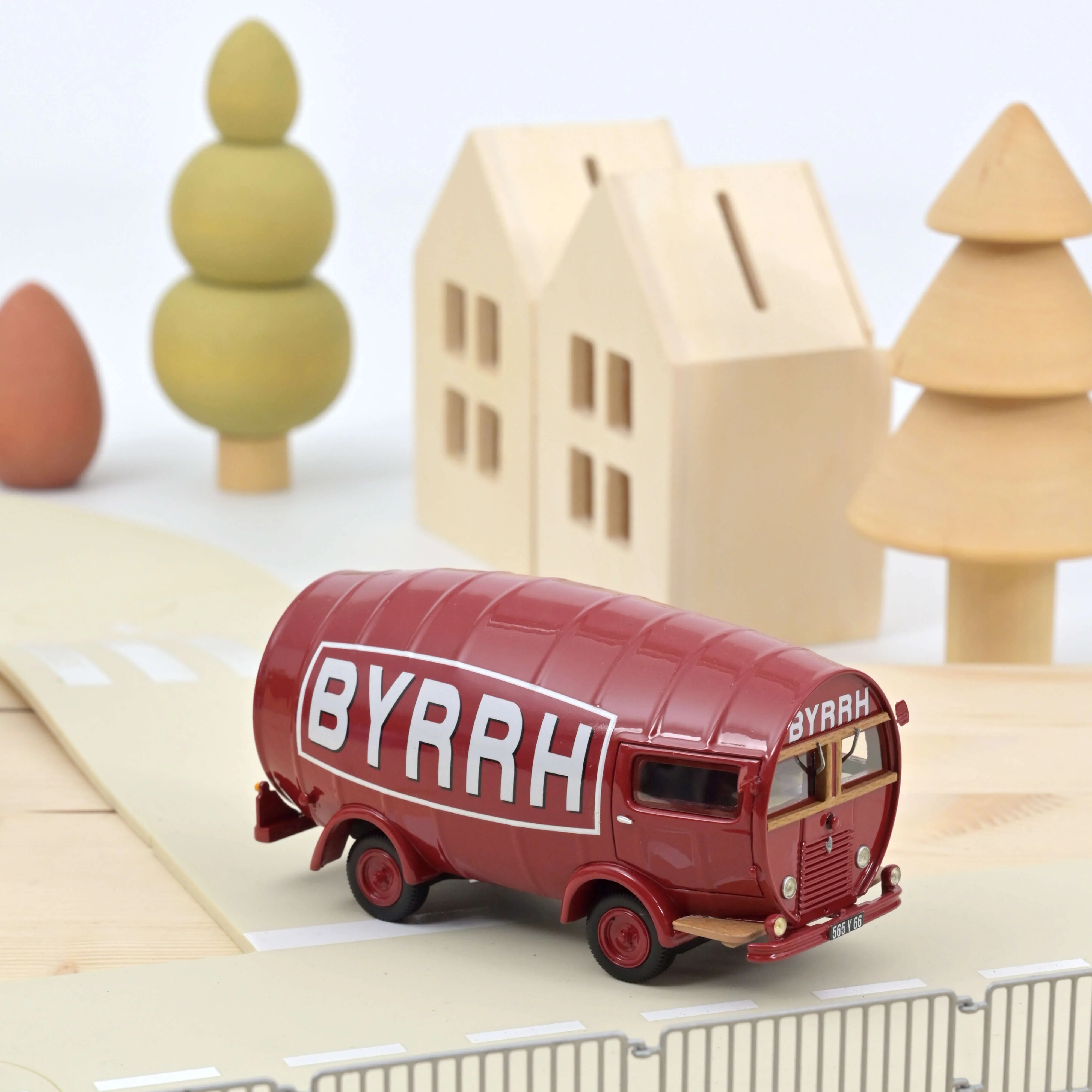 Camion 1953 Le Tonneau BYRRH 1/43