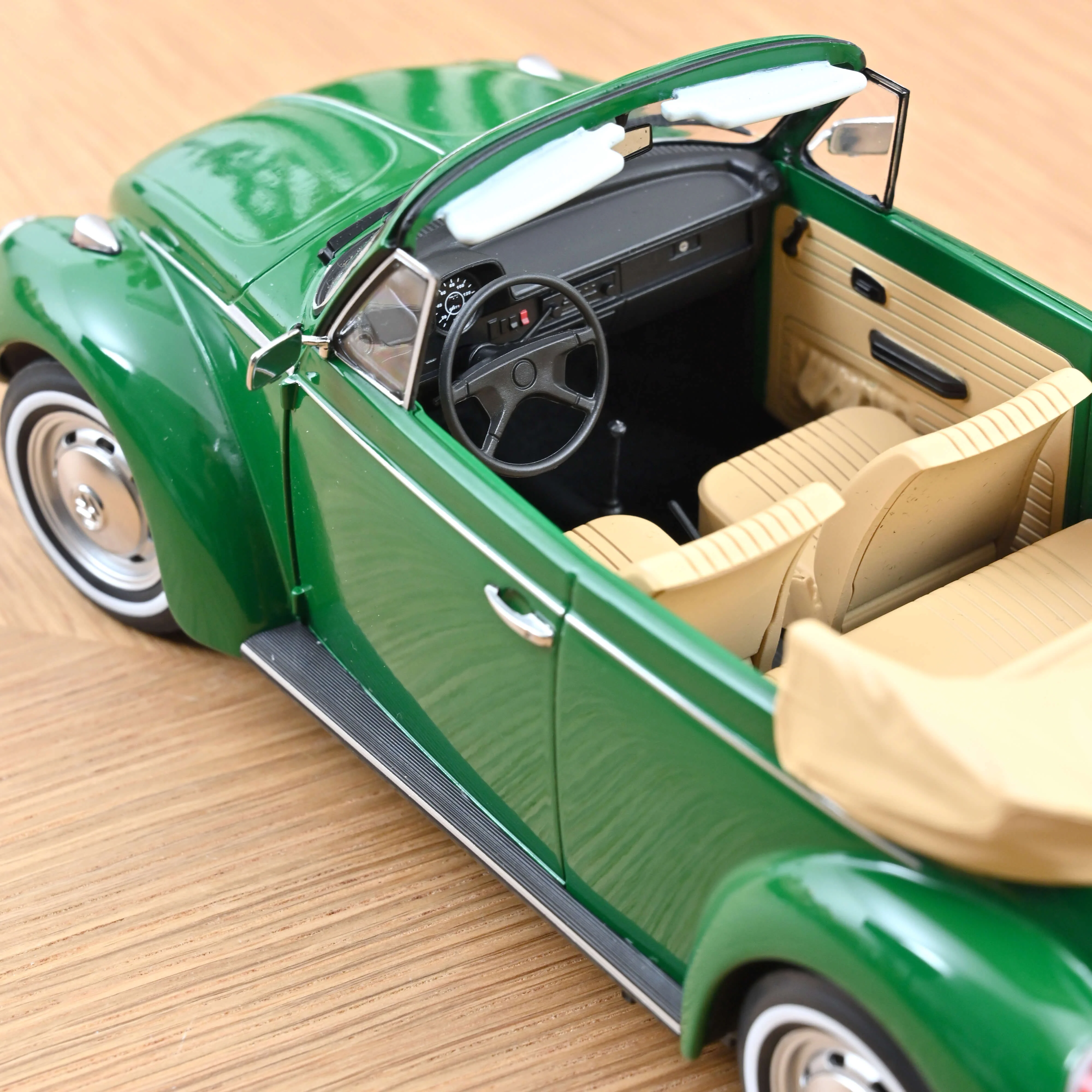 VW 1303 Cabriolet 1972 Vert Sambesi 1/18 - 200pcs