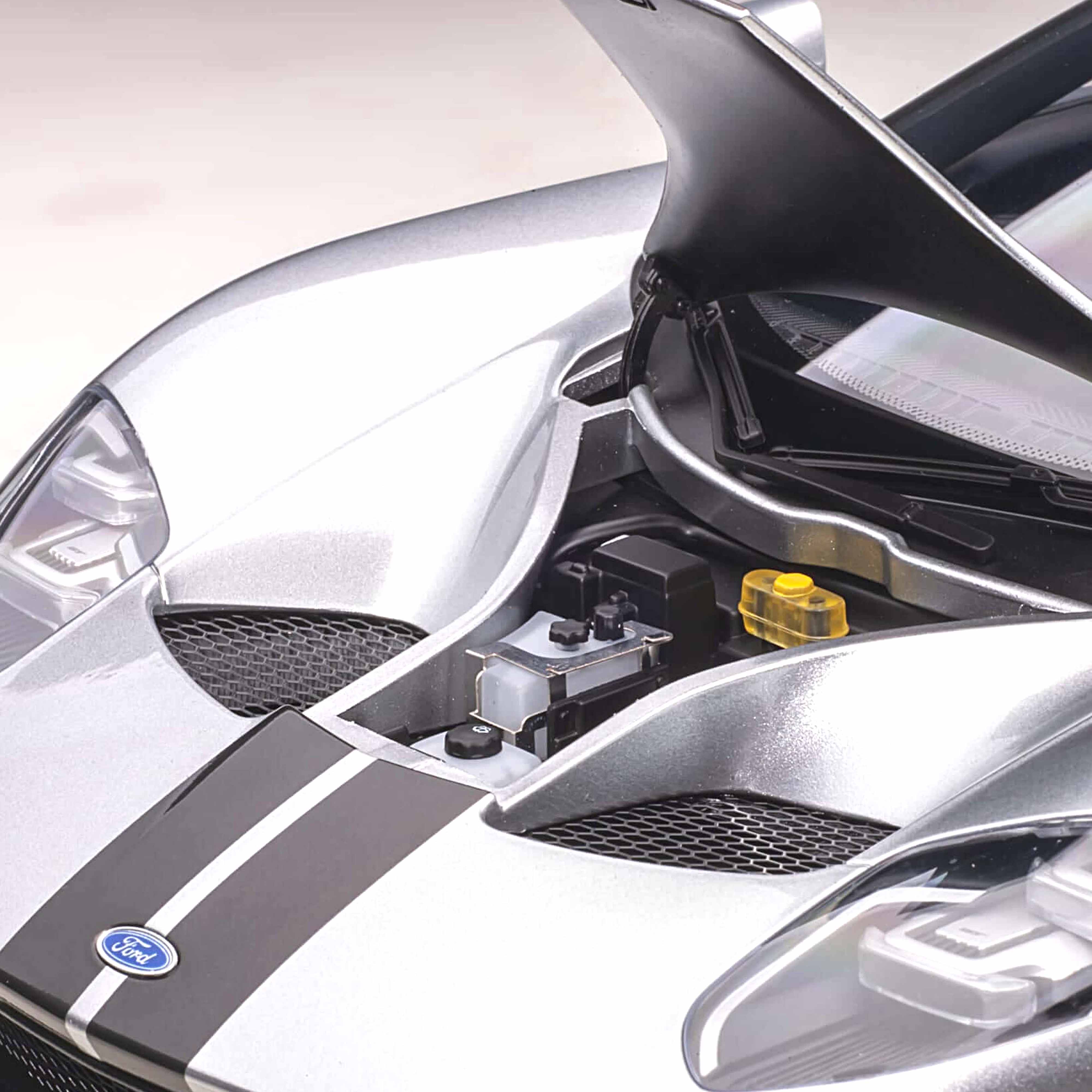 Ford GT 2017 Bandes argentées/noires 1/12