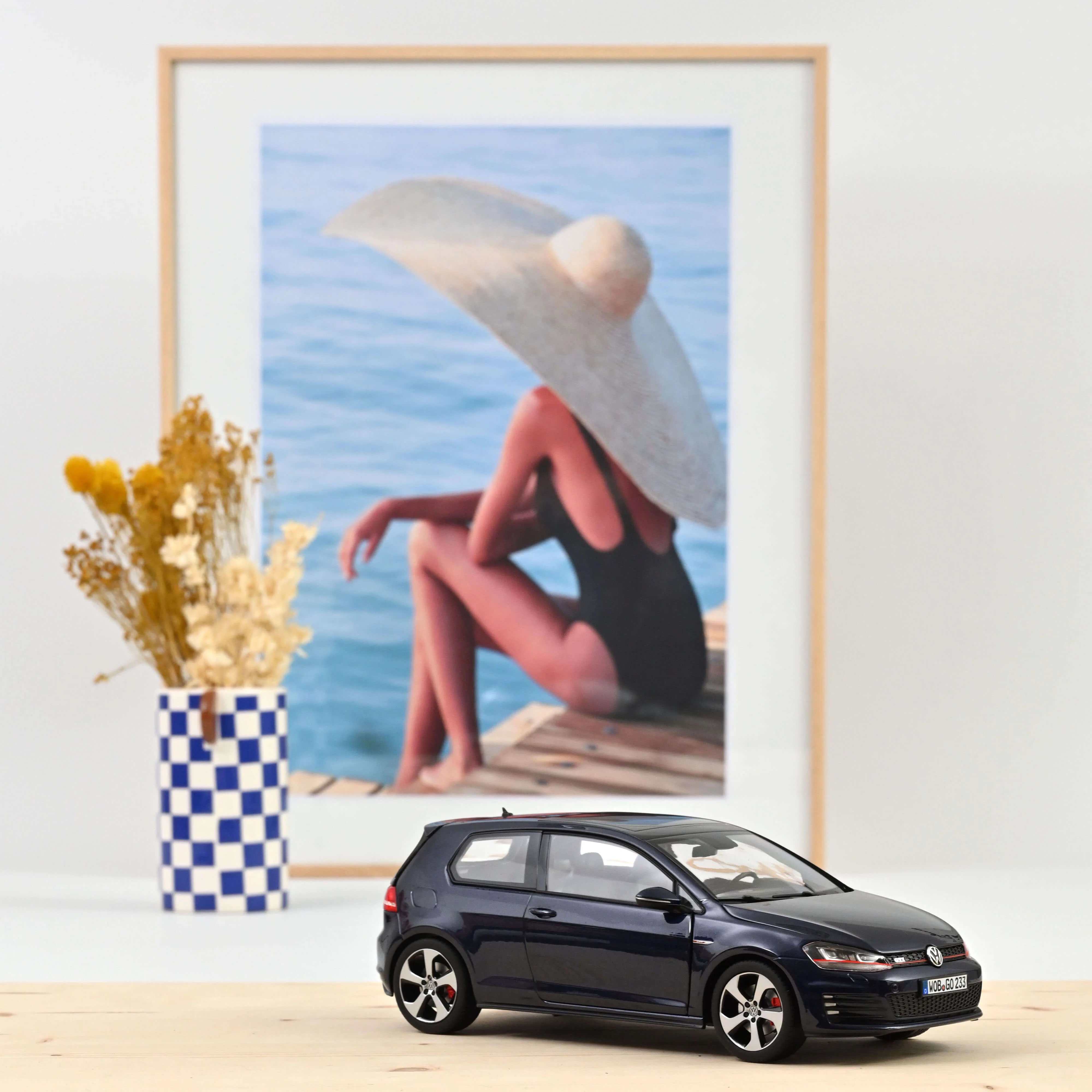 VW Golf GTI 2013 Bleu nuit métallisé 1/18 - 200pcs