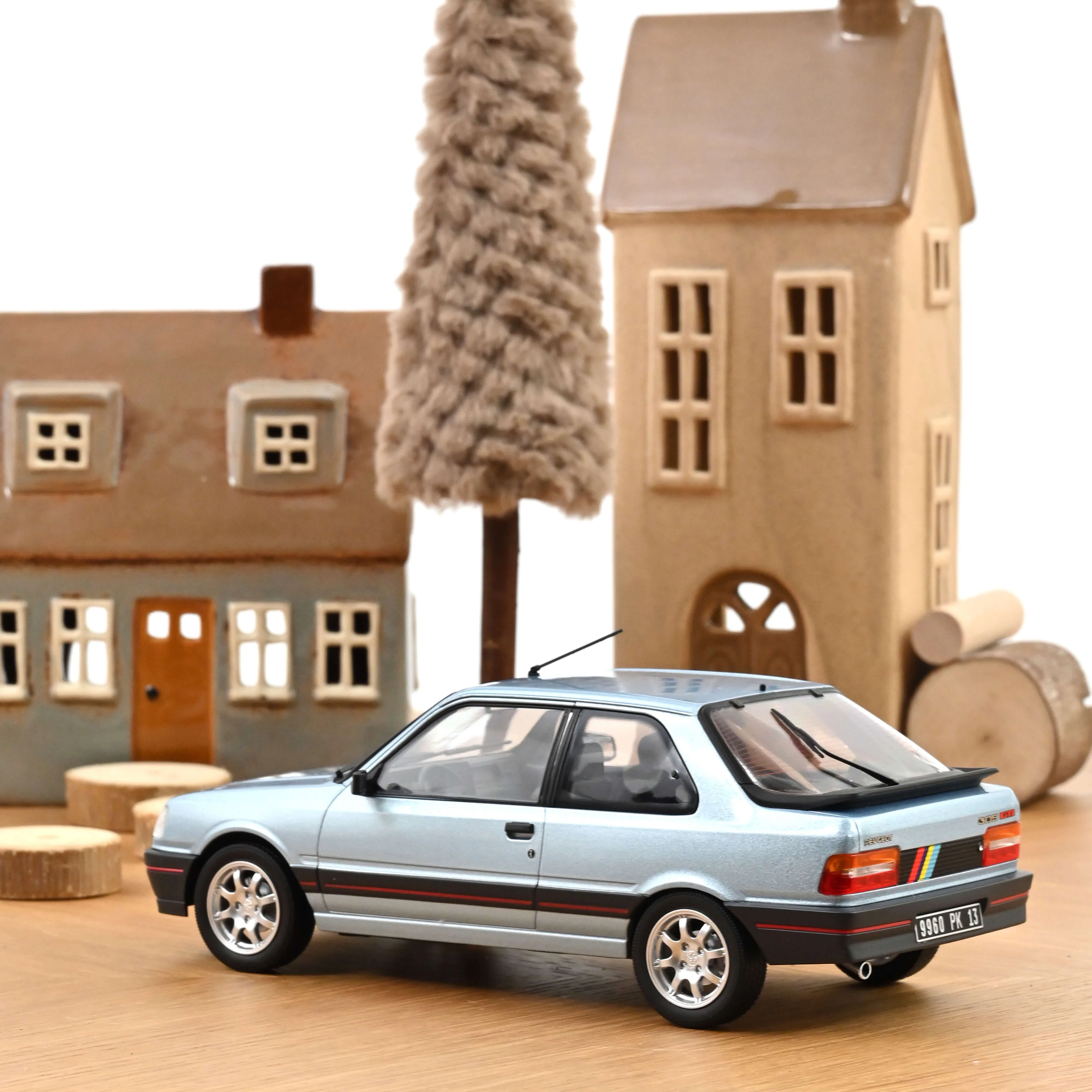 Peugeot 309 GTi 1988 Bleu Topaze 1/18 - 300pcs