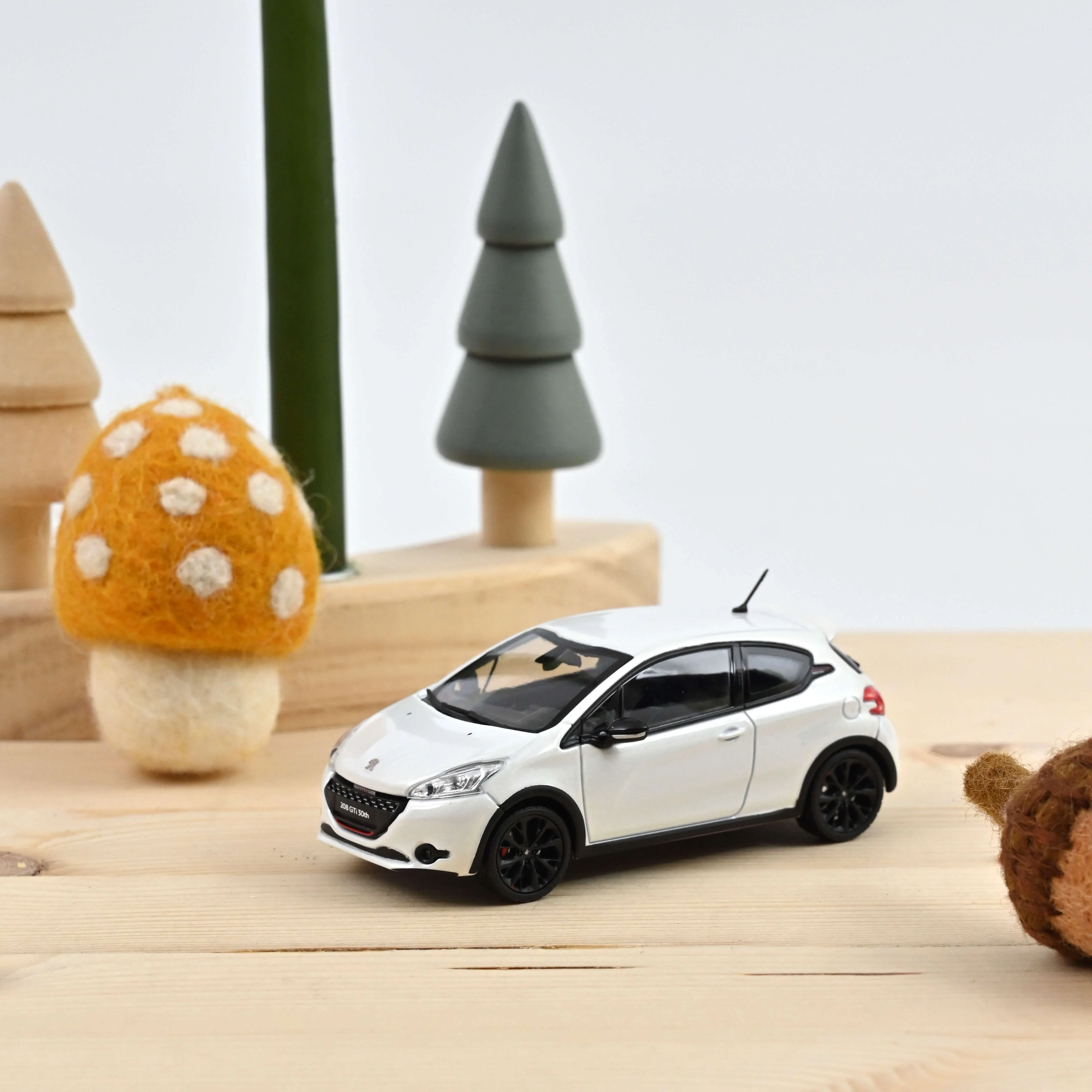 Peugeot 208 GTi 30TH 2014 Blanc Perlé 1/43