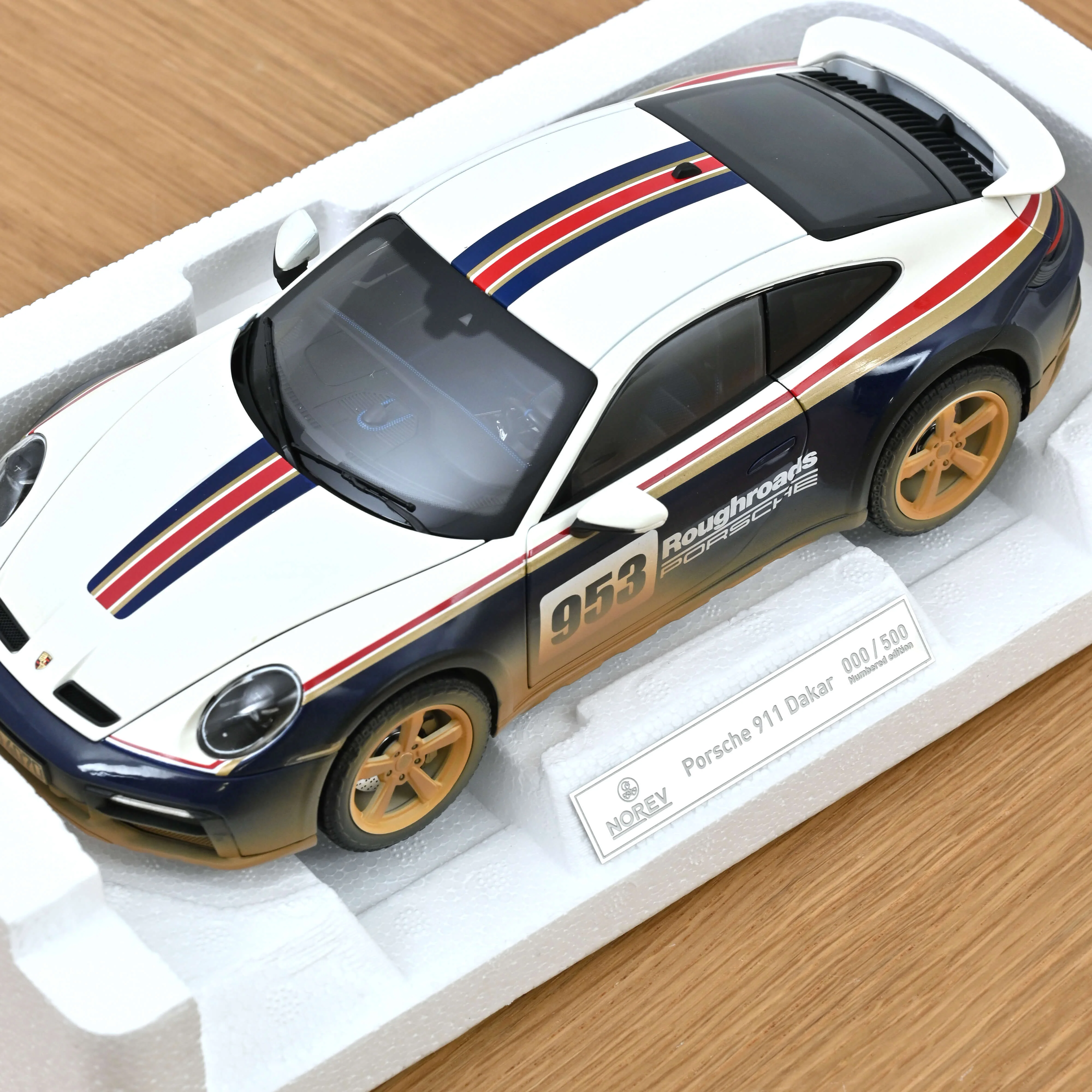 Porsche 911 Dakar Roughroads effet sable 1/18 - 500pcs