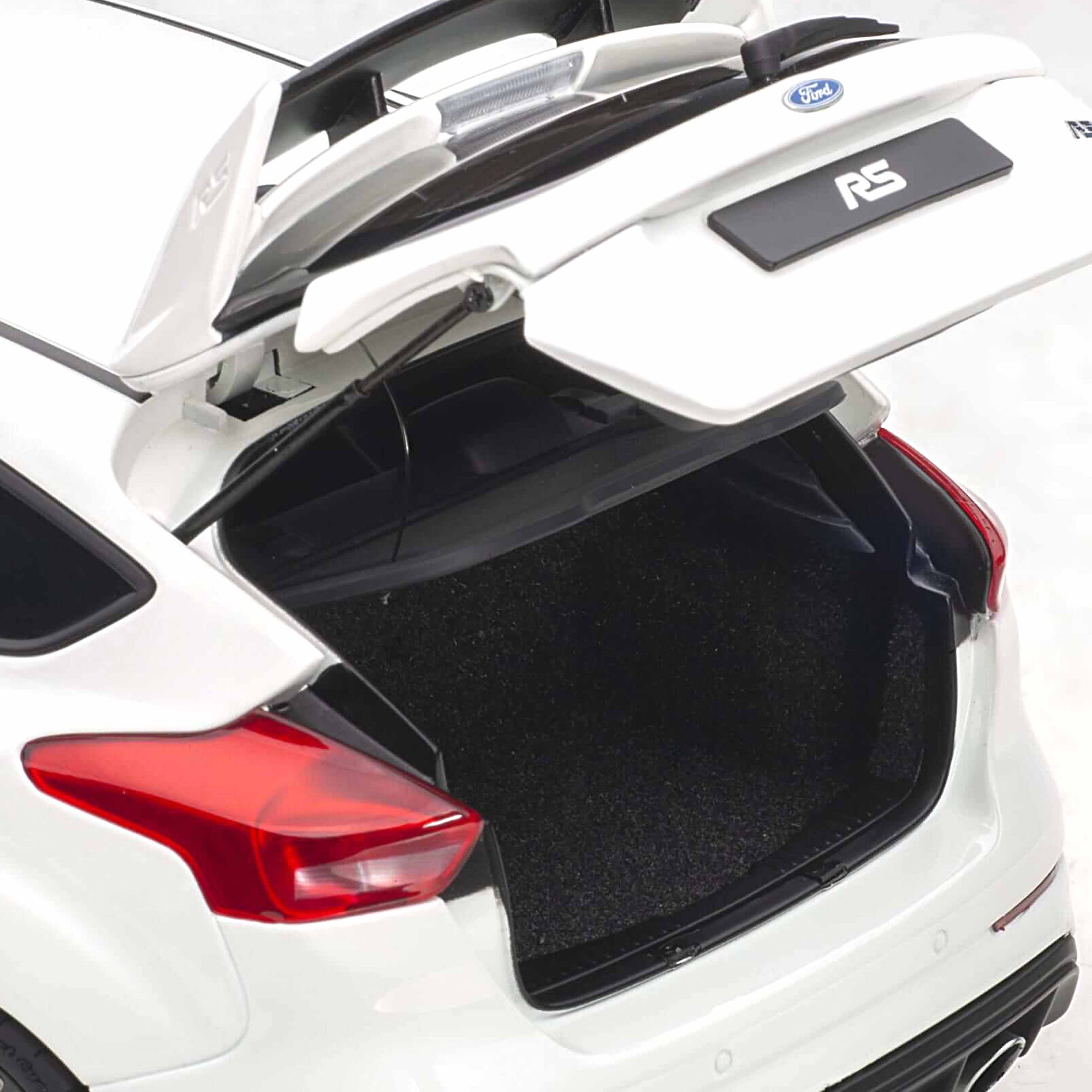 Ford Focus RS 2016 Blanc glacé 1/18