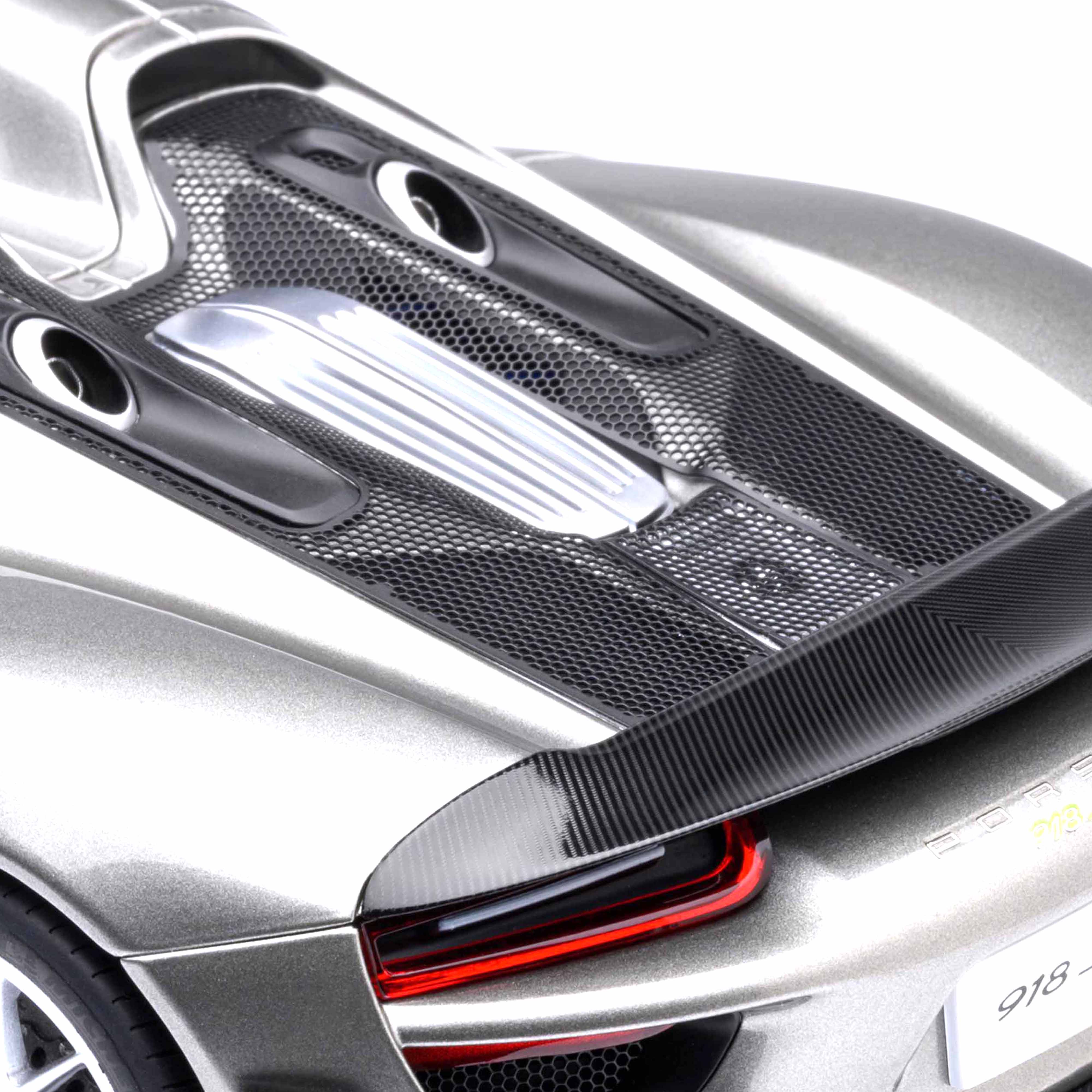 Porsche 918 Spyder Weissach Package Métal liquide argenté 1/18