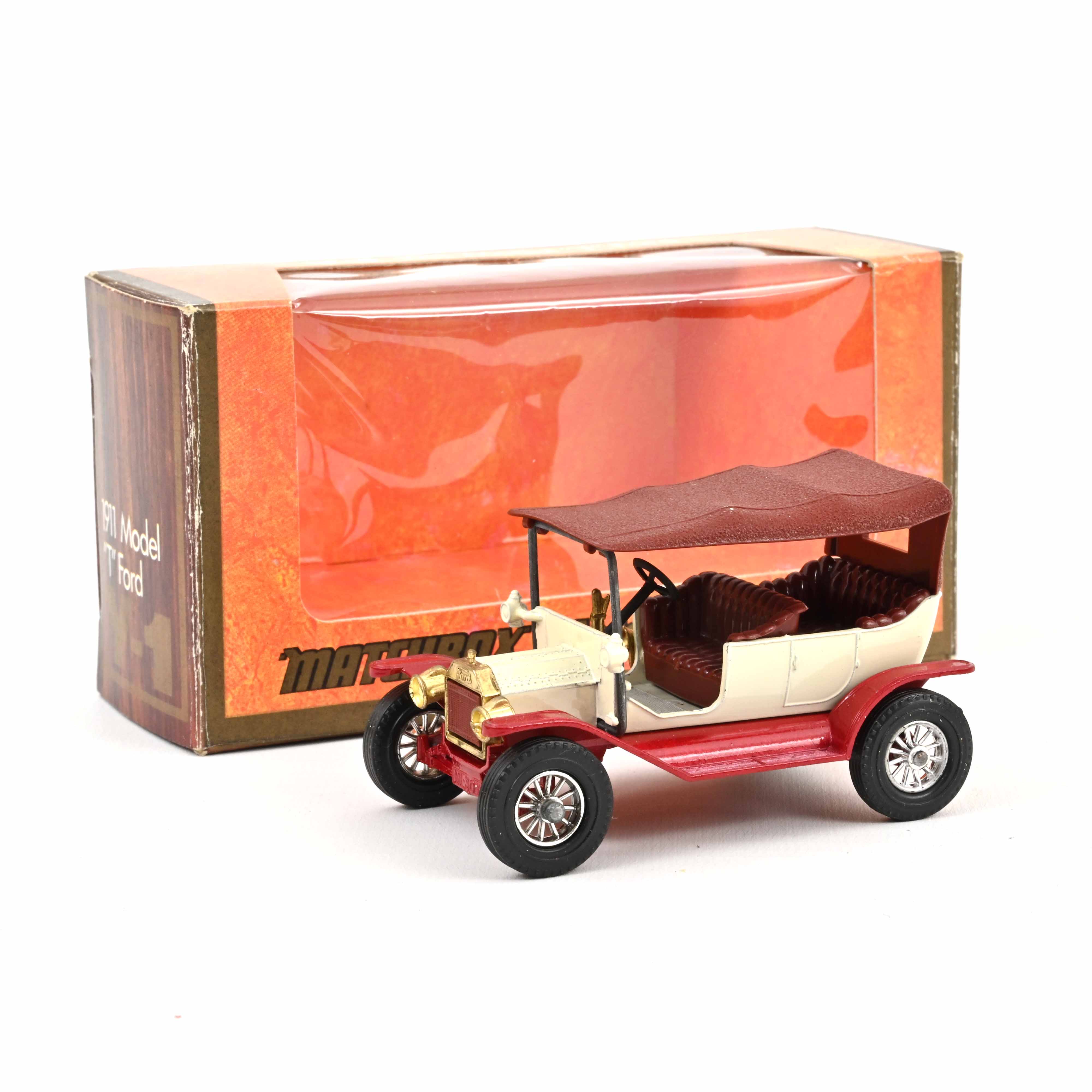 Ford modèle « T » 1911 rouge/blanc 1/42