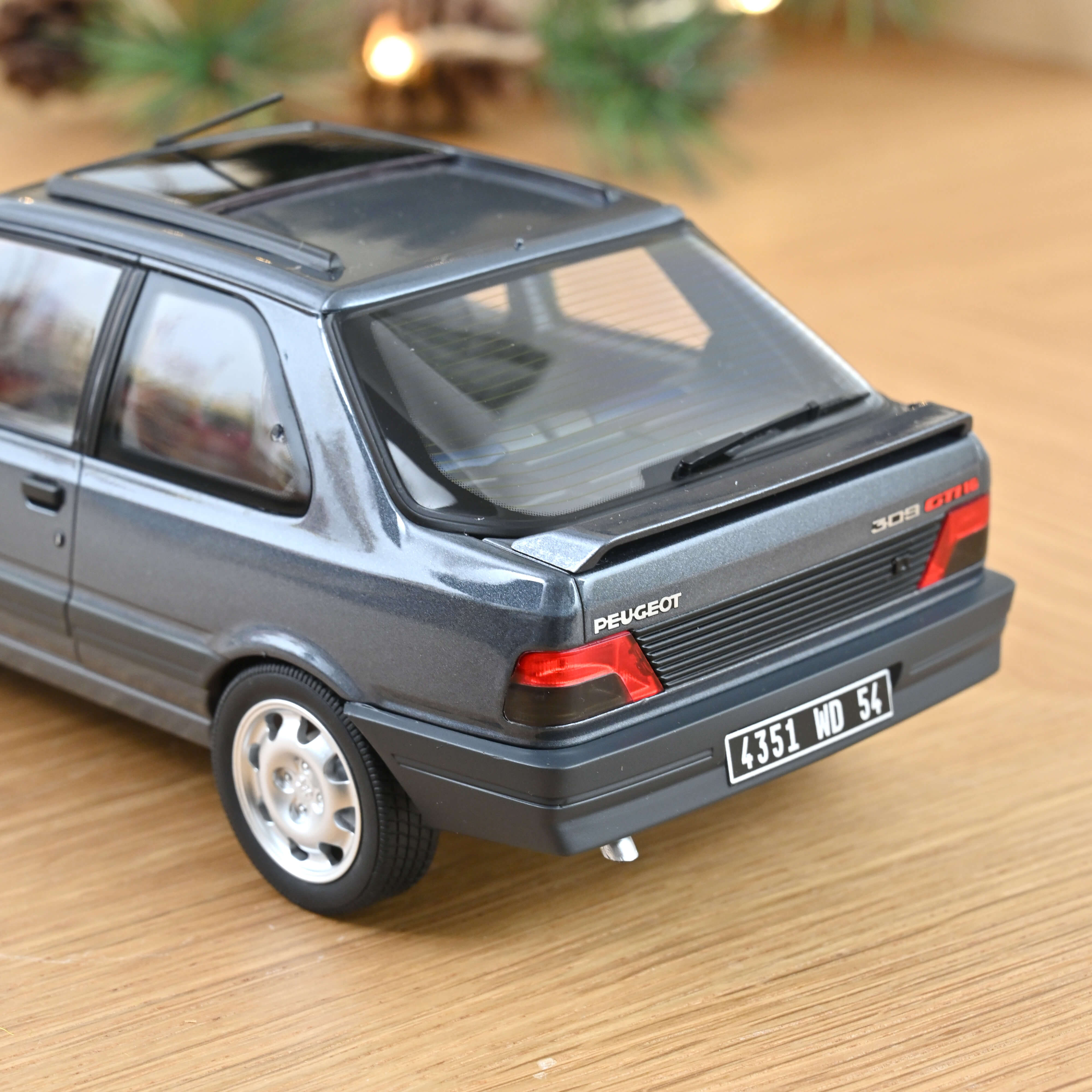 Peugeot 309 GTi 16 1991 Gris Magnum 1/18 - 300pcs