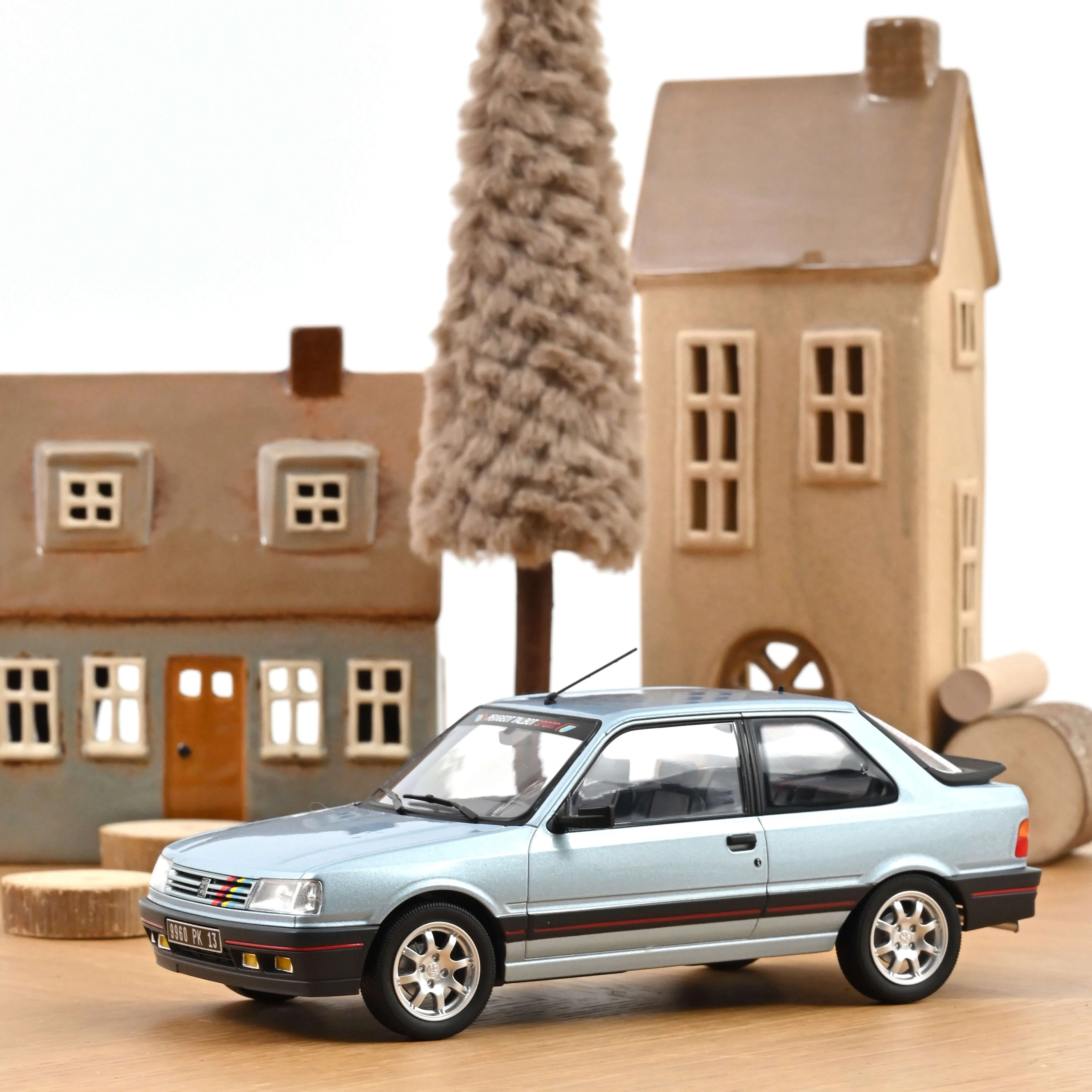 Peugeot 309 GTi 1988 Bleu Topaze 1/18 - 300pcs