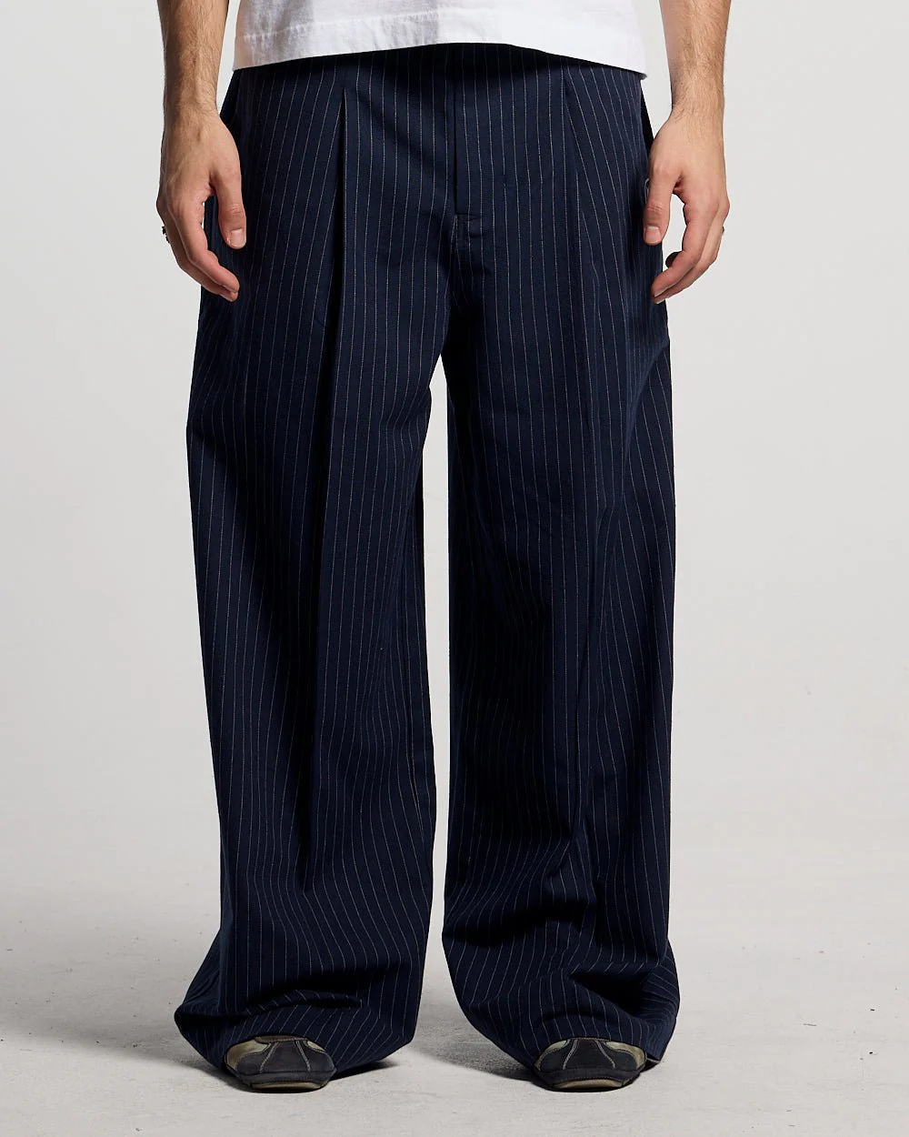 SEAM EFFECT LINE PANTS