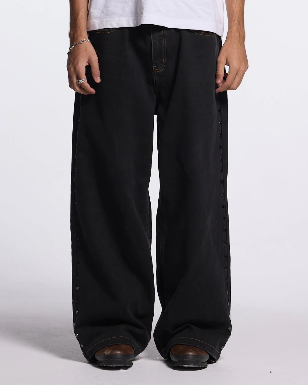 STUDS JEANS BLACK DENIM