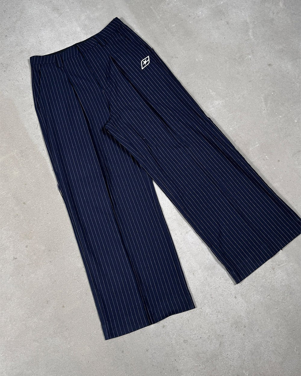 SEAM EFFECT LINE PANTS