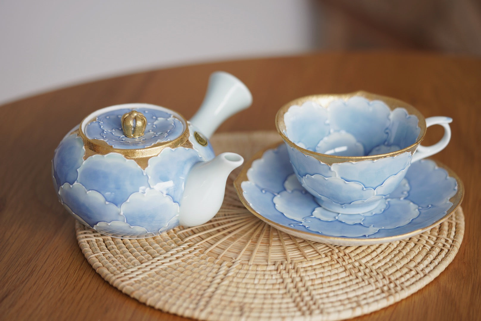 Aritayaki golden peony cups and saucer
