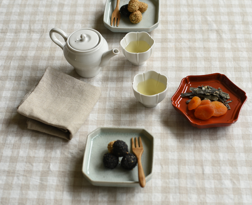 Studio m' jasmin round tea pot and cup