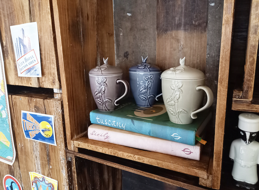 Studio m' round mug with lid