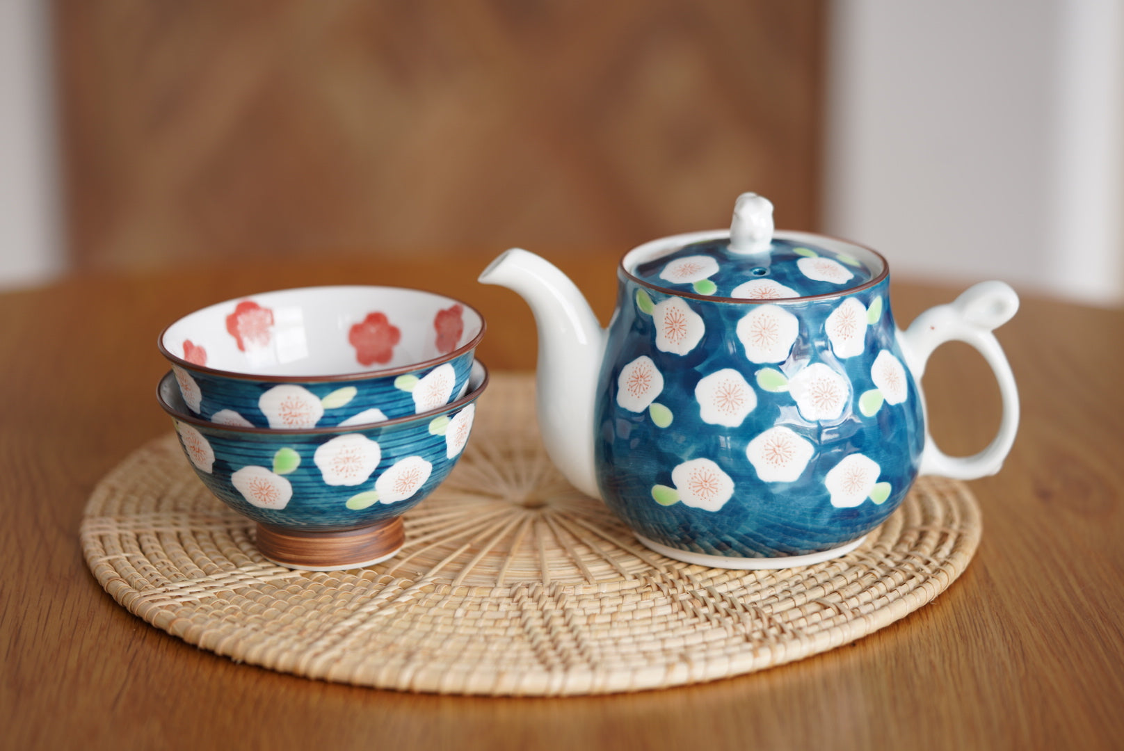 Aritayali plum blossom and rabbit Mug Bowl teapot