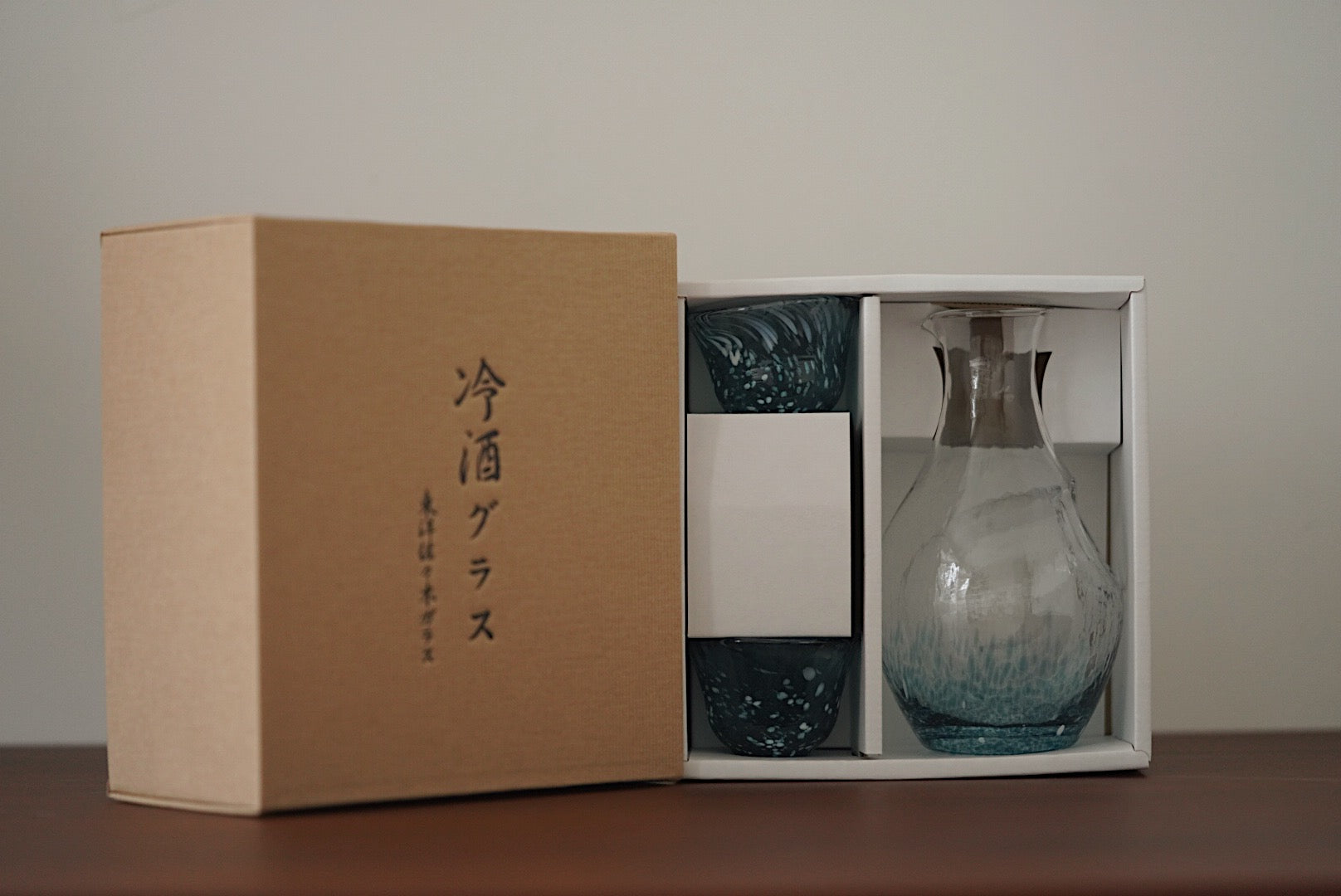 Toyo-Sasaki Glass Sake suit