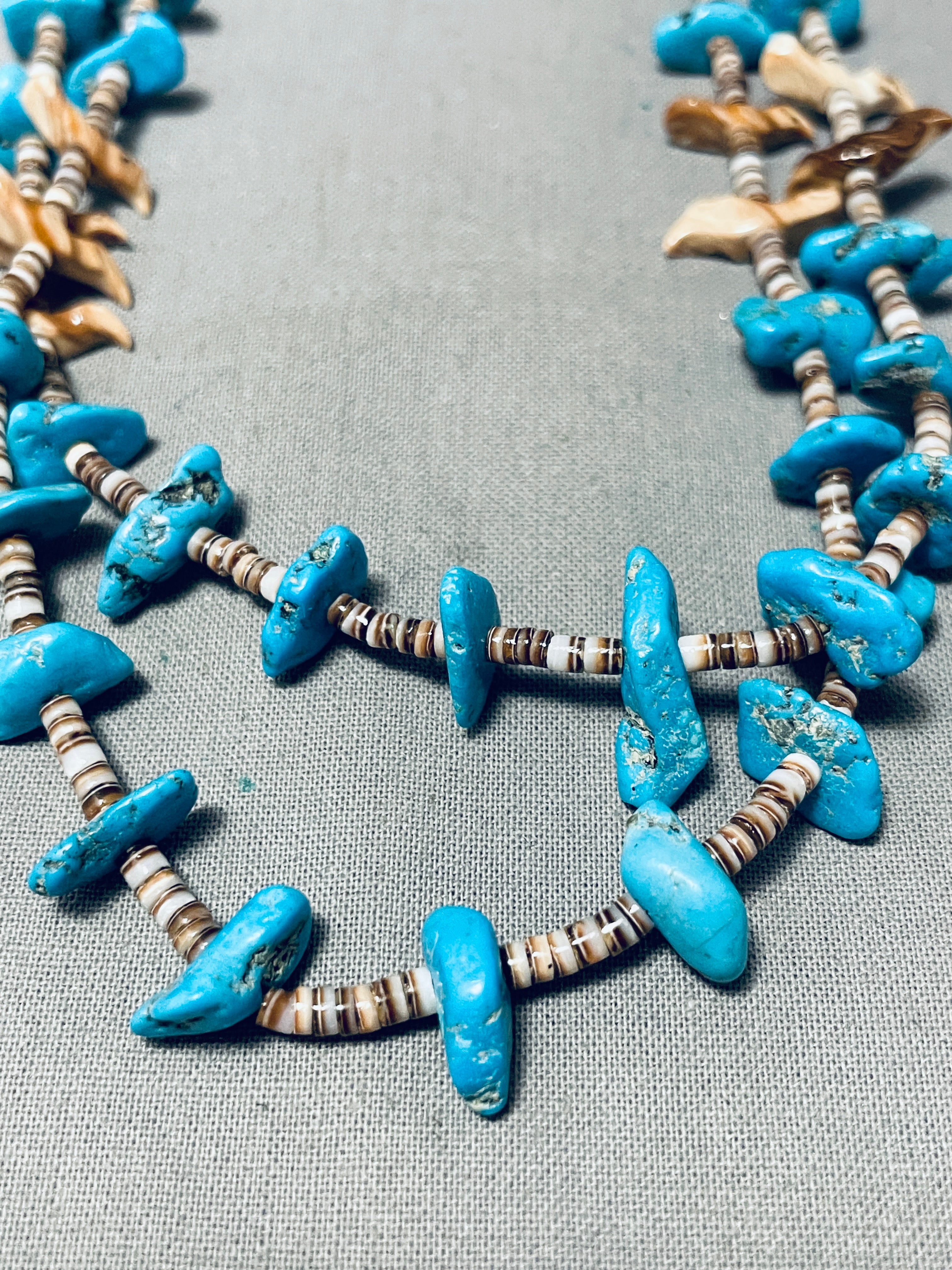 Noteworthy Vintage Native American Navajo Kingman Turquoise And Fetish Necklace